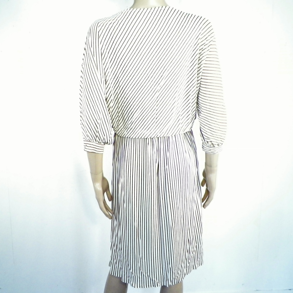 Robe Vintage Ecru Taille Estimée 38. Bon état - Vue 3 - 