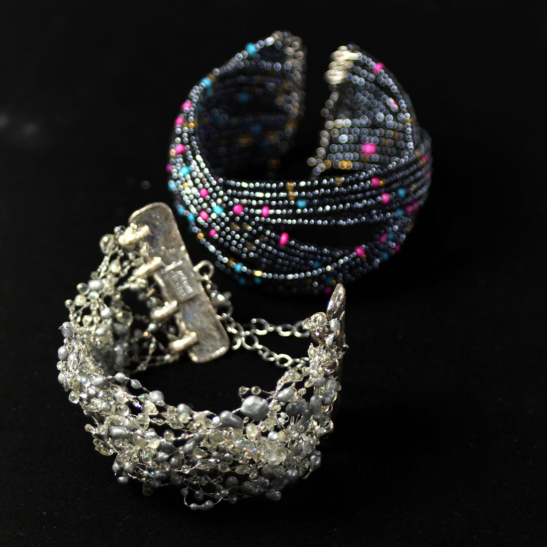 Bracelet manchette en perle Bon état - Vue 2 - 