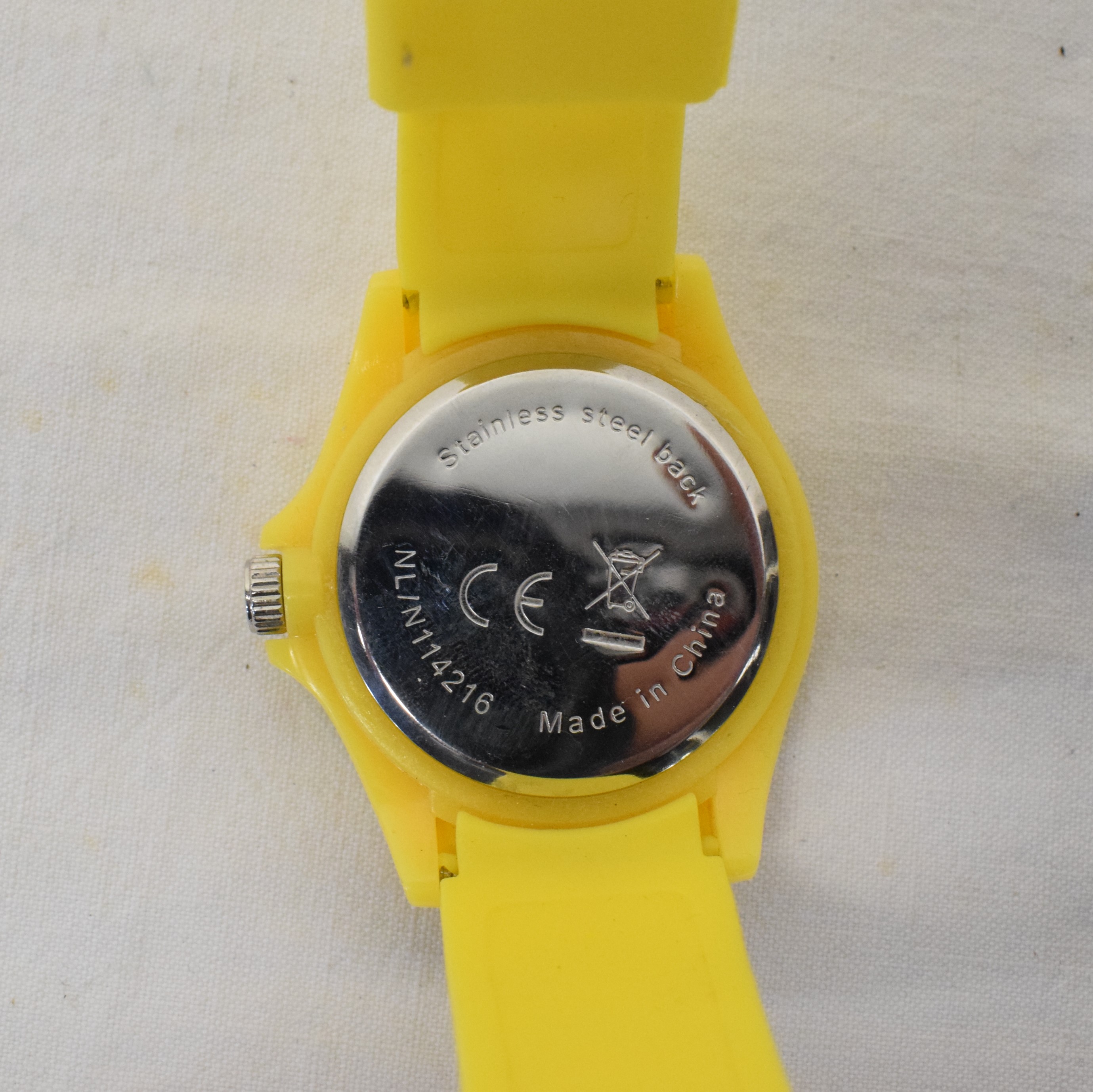 Montre à quartz unisexe publicitaire confiserie M&M's État correct - Vue 5 - 