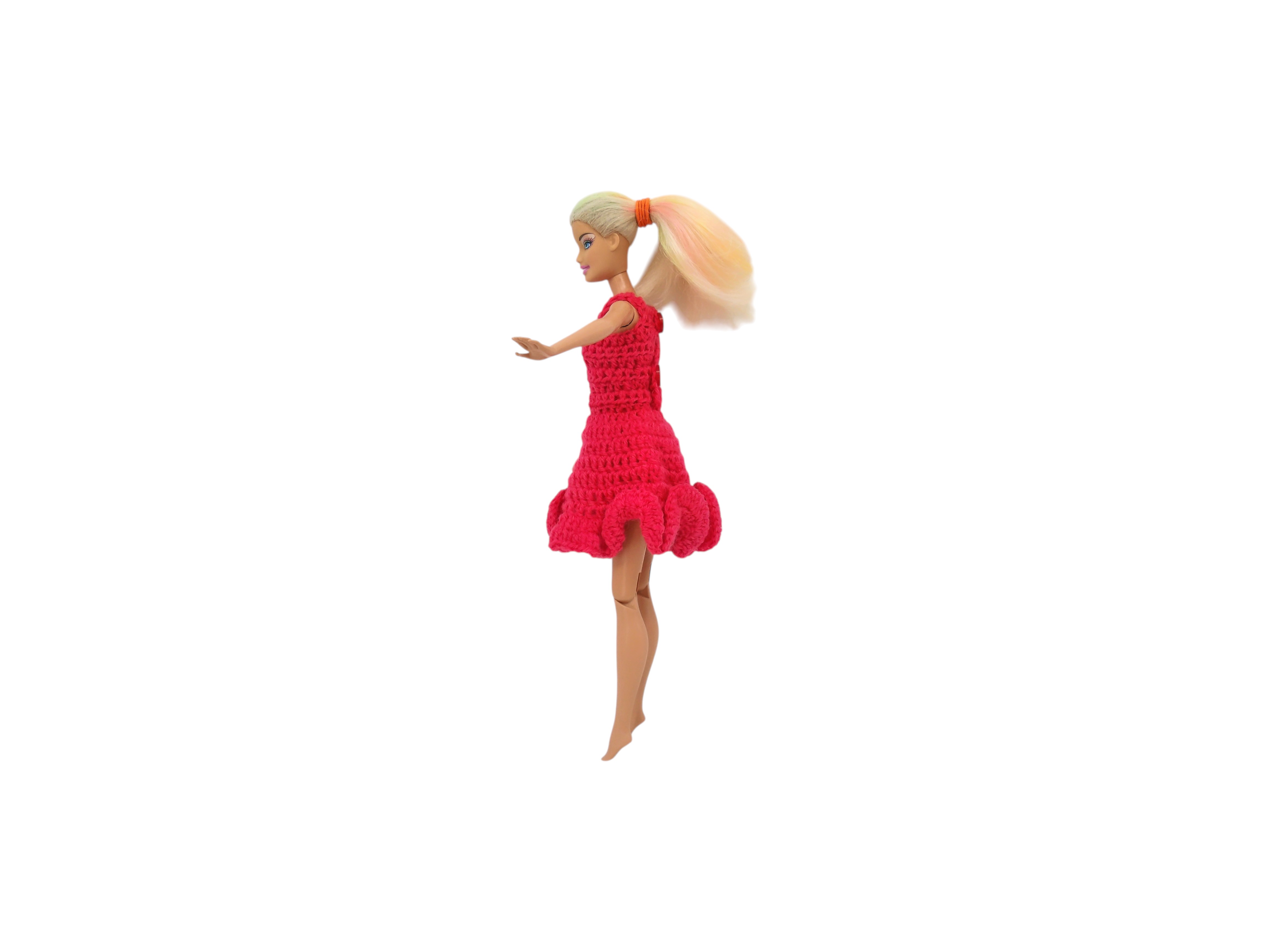 Barbie et différentes tenues Très bon état - Vue 4 - 