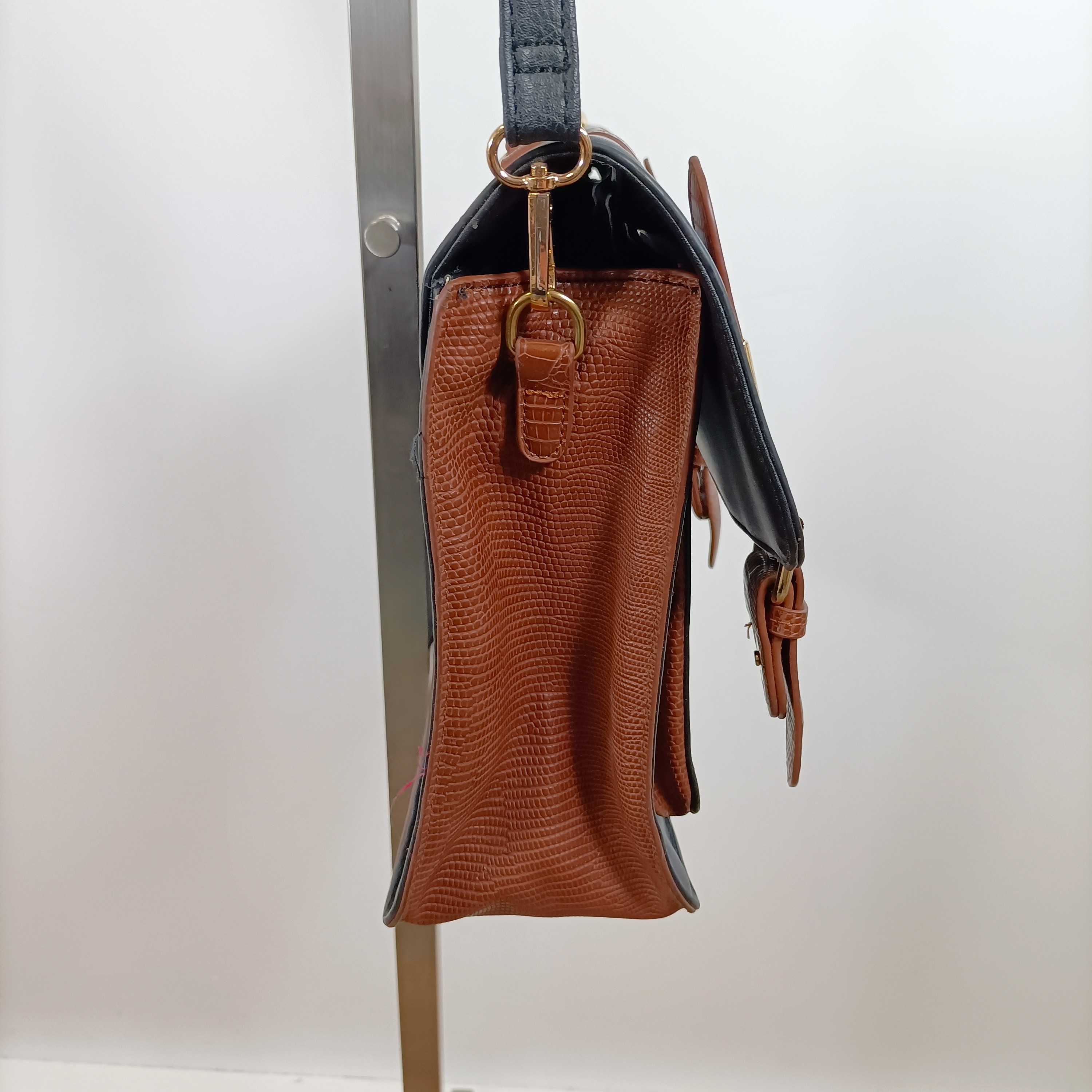 Sacoche cartable vintage simili cuir noir et marron croco, intérieur bordeaux Comme neuf - Vue 3 - 