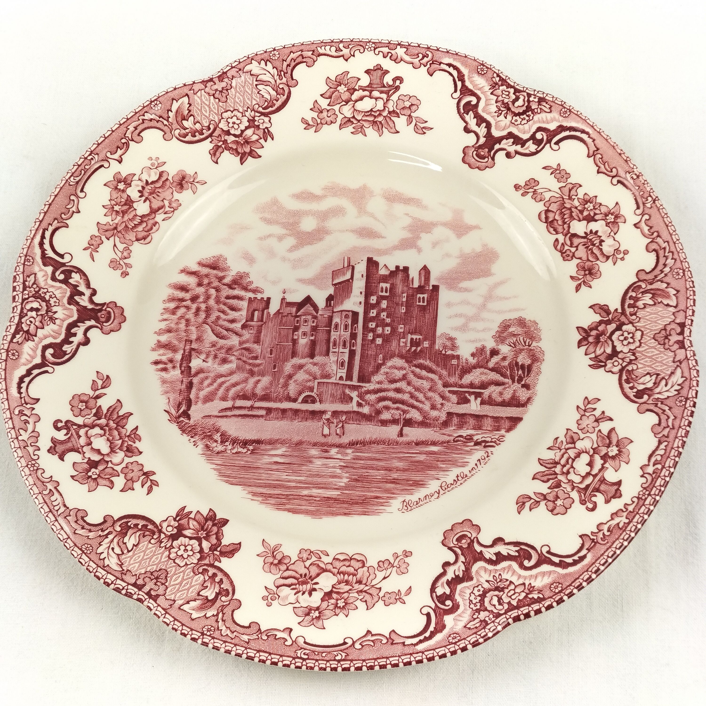 Voir photo 12 de Lot de vaisselle en porcelaine anglaise et une assiette style anglais Lot de vaisselle en porcelaine anglaise et une assiette style anglais État correct - Vue 12 -