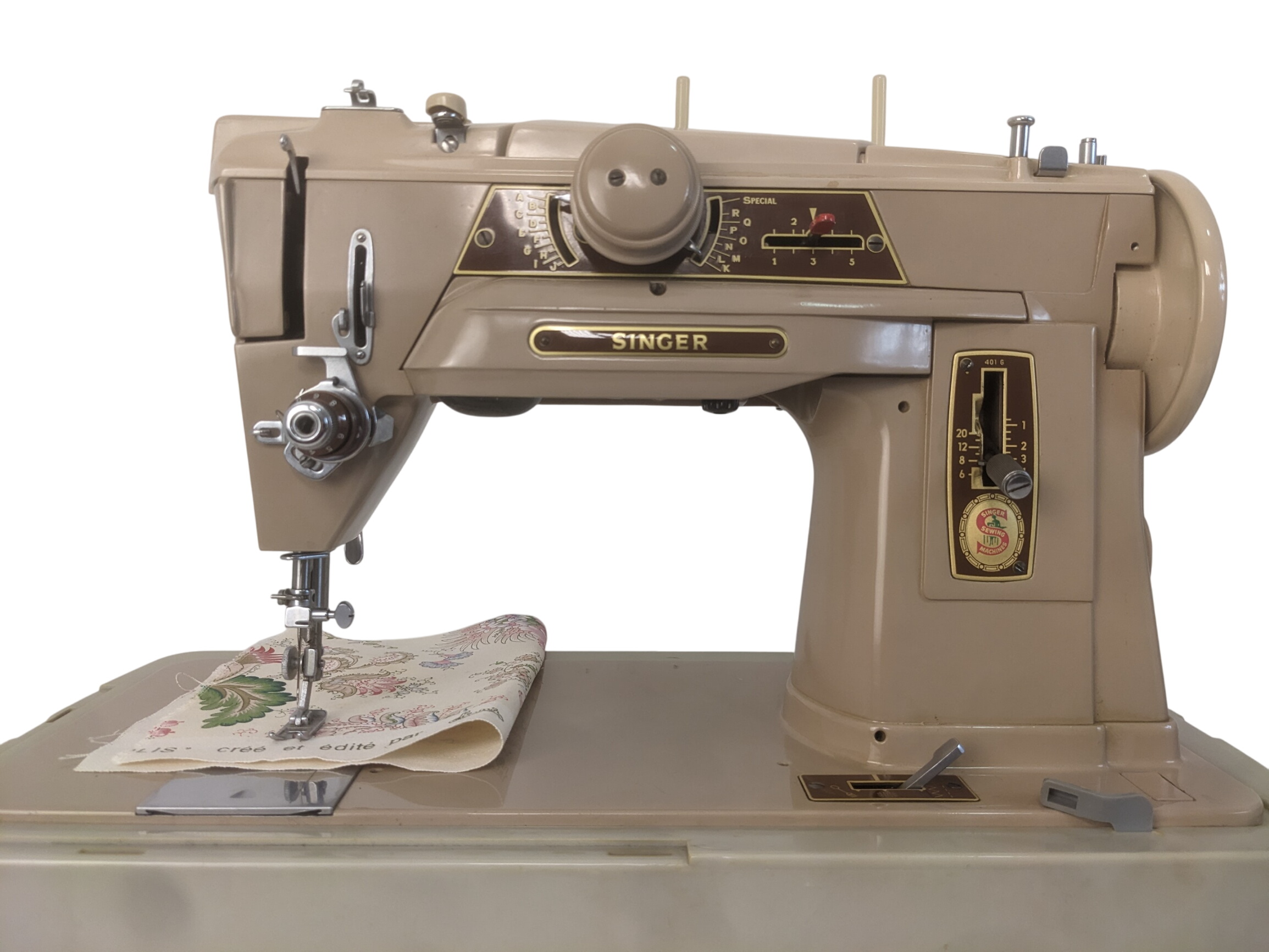 Acheter Machine à coudre SINGER 401G - 290,00 € Machine à coudre SINGER 401G - reconditionné disponible sur Label Emmaüs