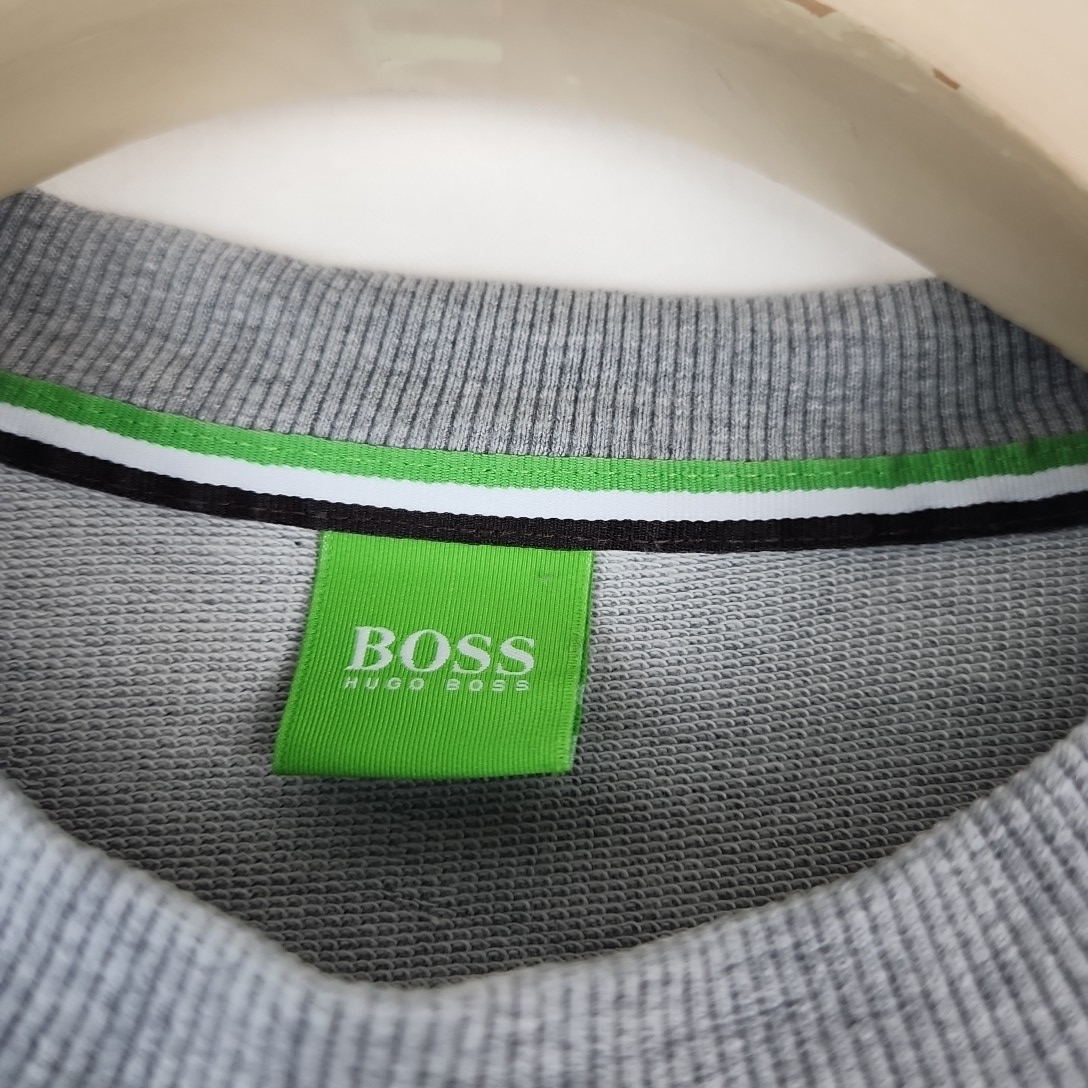 Voir photo 5 de Hugo Boss - Pull gris - Taille 43/44 (estimé) mesures Poitrine= 48 cm Longueur 66 cm Hugo Boss - Pull gris - Taille 43/44 (estimé) mesures Poitrine= 48 cm Longueur 66 cm Bon état - Vue 5 -