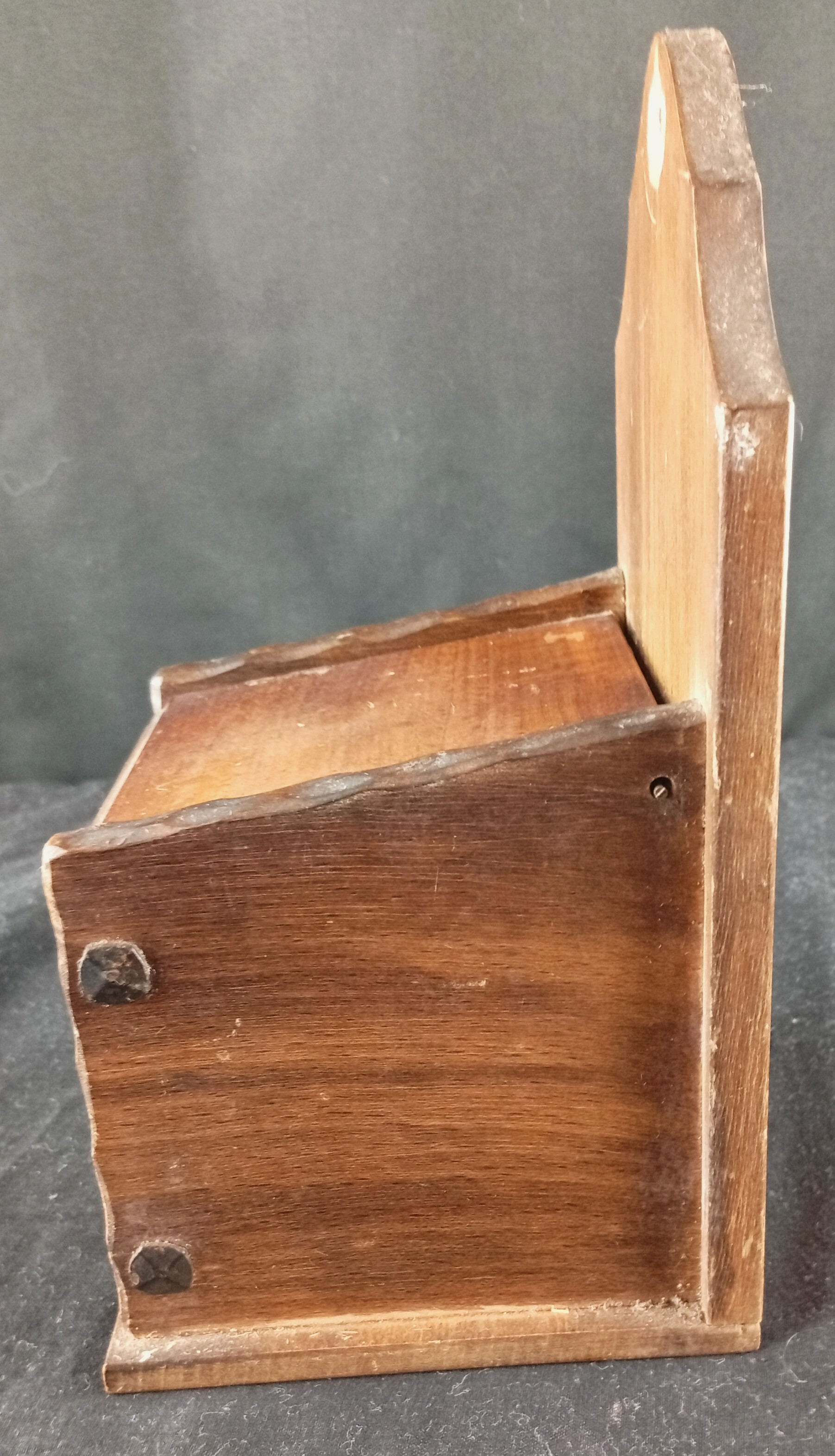 Jolie boite pour allumettes en bois avec son couvercle, celle-ci peut très bien s'accrocher au mur, gravé d'un épis de blé - Photo 3