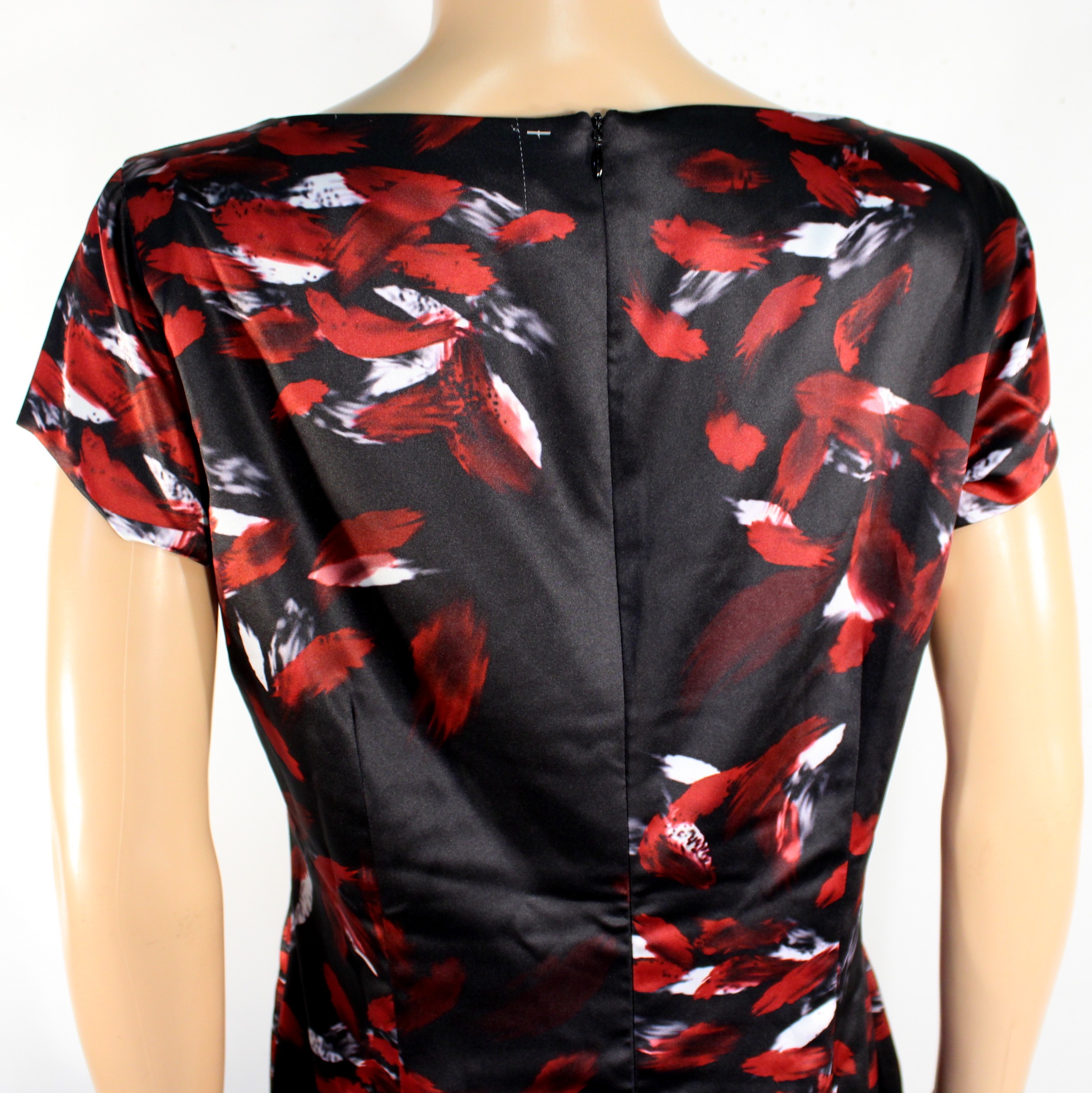 Voir photo 6 de Robe Noire & Rouge Satinée Taille ASHLEY BROOKE Taille 40 Robe Noire & Rouge Satinée Taille ASHLEY BROOKE Taille 40 - Vue 6 -