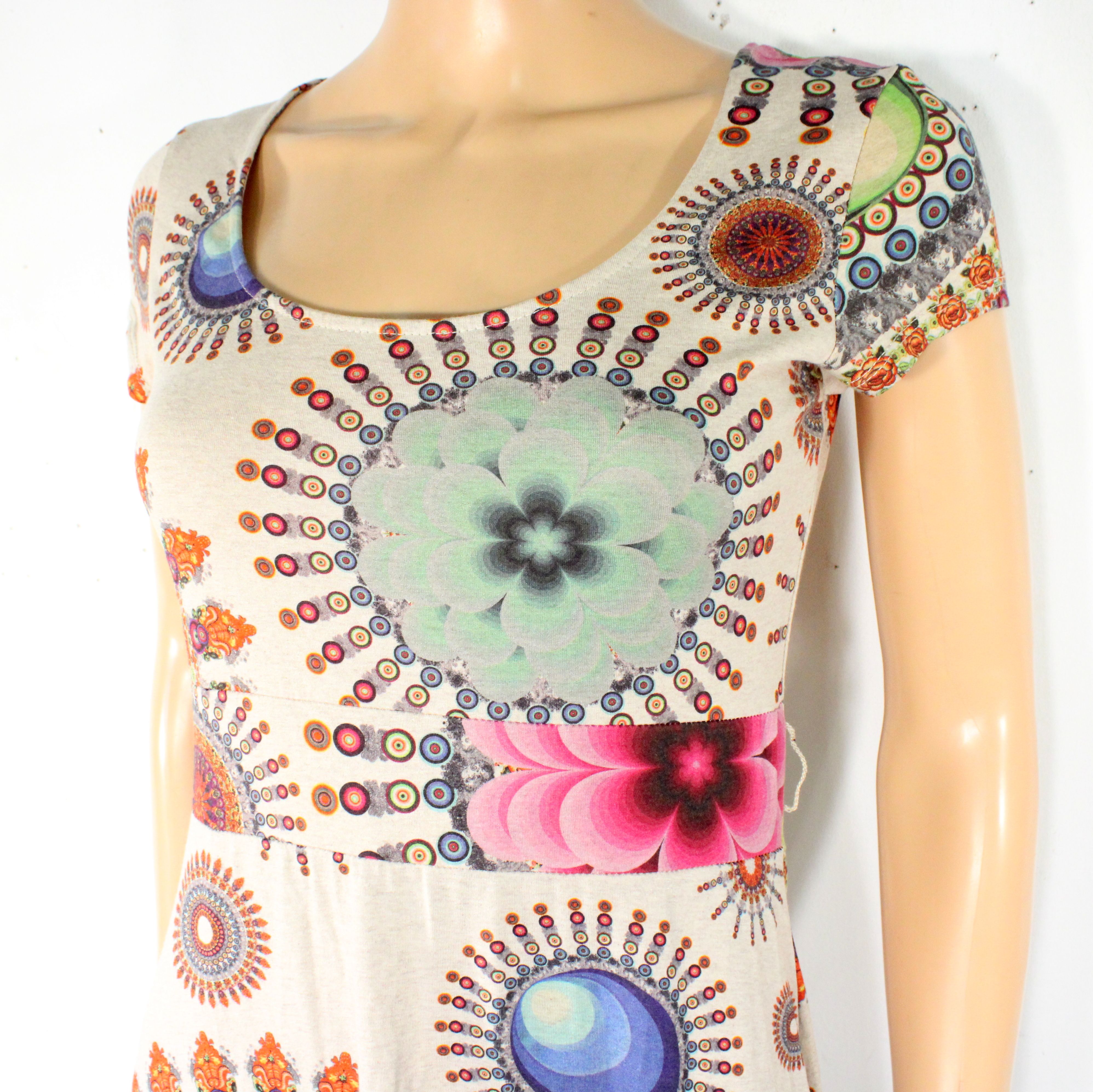 Acheter Robe Beige & Multicolore DESIGUAL Taille M Très bon état - 15,00 € Robe Beige & Multicolore DESIGUAL Taille M Très bon état - reconditionné disponible sur Label Emmaüs