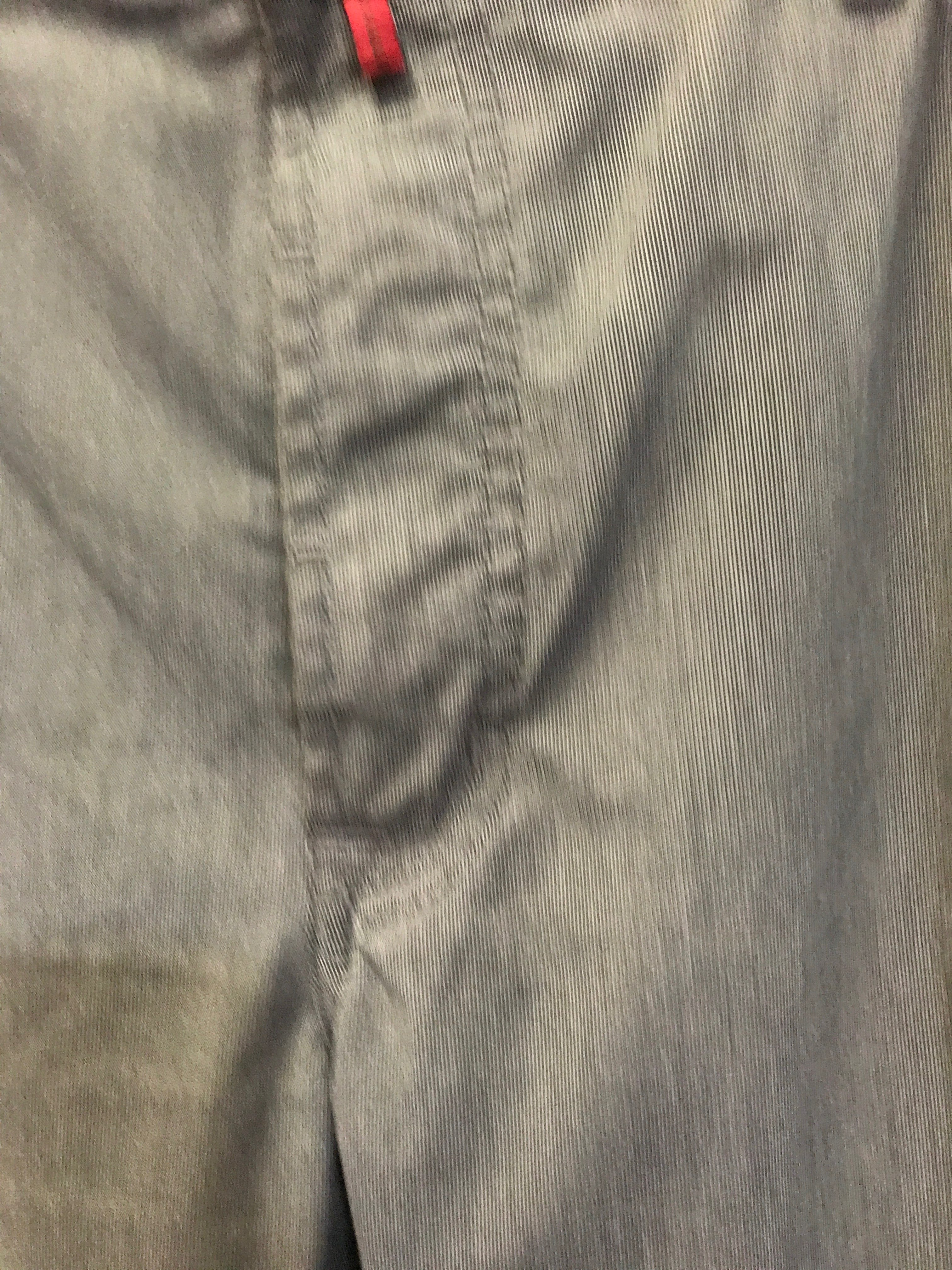 Voir photo 5 de Pantalon été gris coupe jeans « Pierre Cardin » T52L Pantalon été gris coupe jeans « Pierre Cardin » T52L Très bon état - Vue 5 -