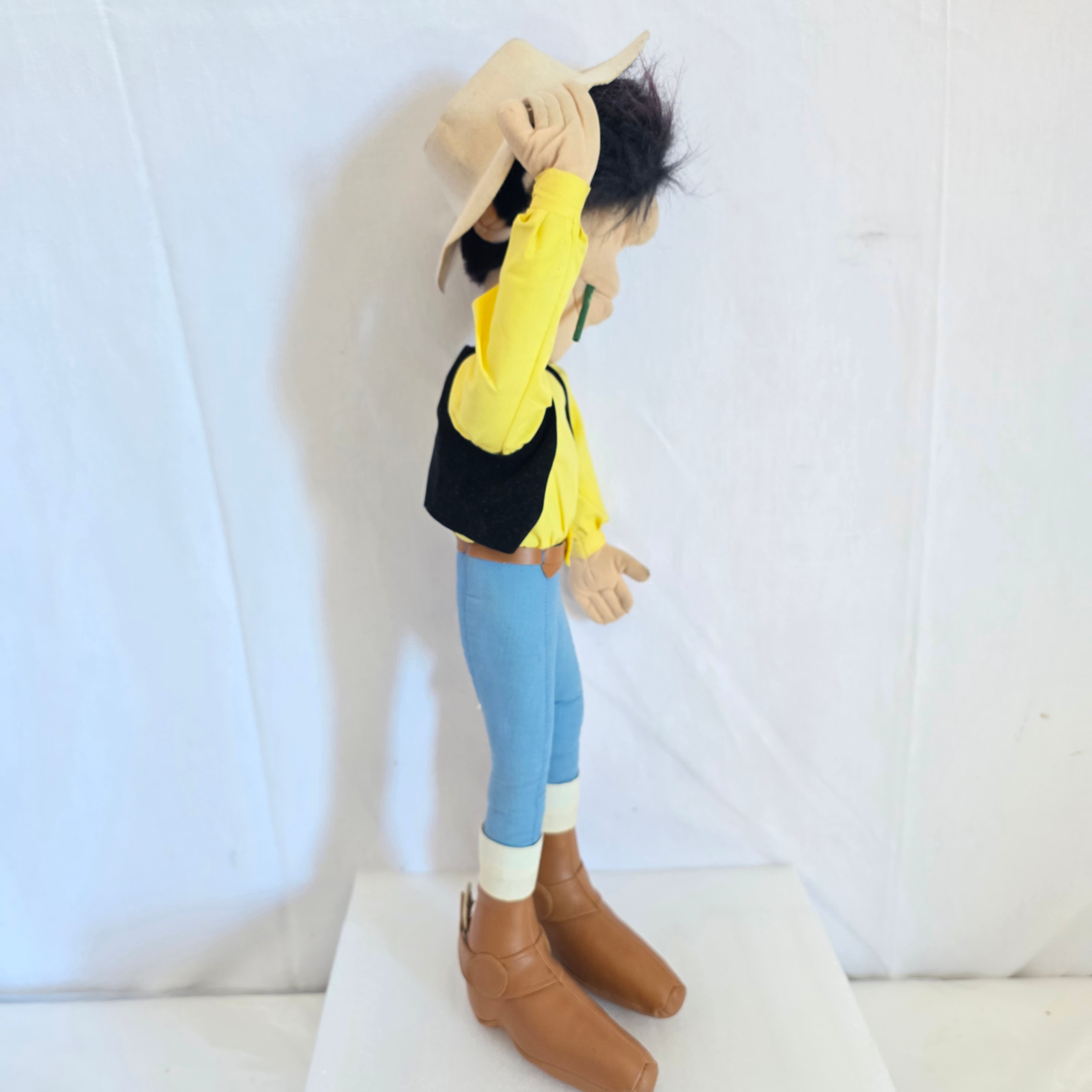 Voir photo 2 de poupée Lucky Luke - 1995 poupée Lucky Luke - 1995 Bon état - Vue 2 -