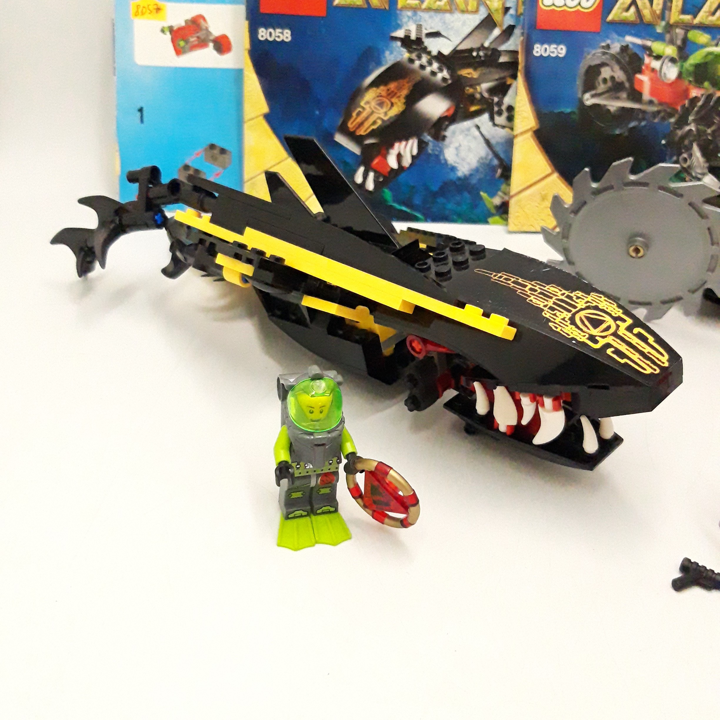 Voir photo 9 de Ensemble de 3 Lego ATLANTIS référence 8057, 8058, 8059 Ensemble de 3 Lego ATLANTIS référence 8057, 8058, 8059 Bon état - Vue 9 -