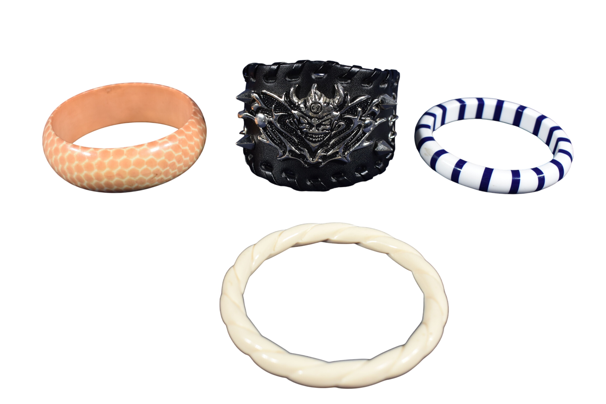 Bracelets " vintage " en matire composite + 1 bracelet cuir avec clous et tte de mort - Label Emmaus - Modalova