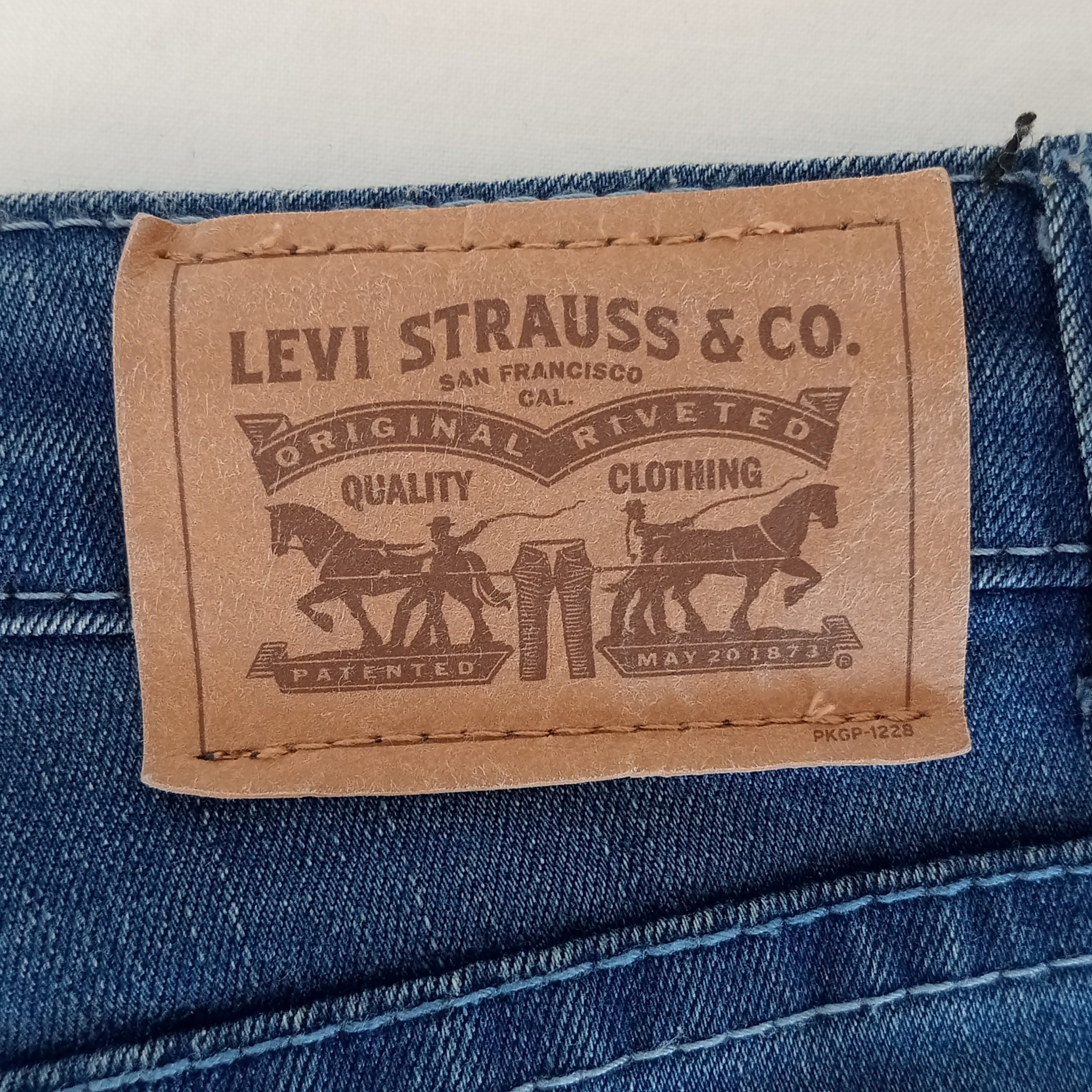 Jean enfant fille de la marque Levi’s coupe longue de couleur bleu taille 164 cm (16 ans) - Photo 5