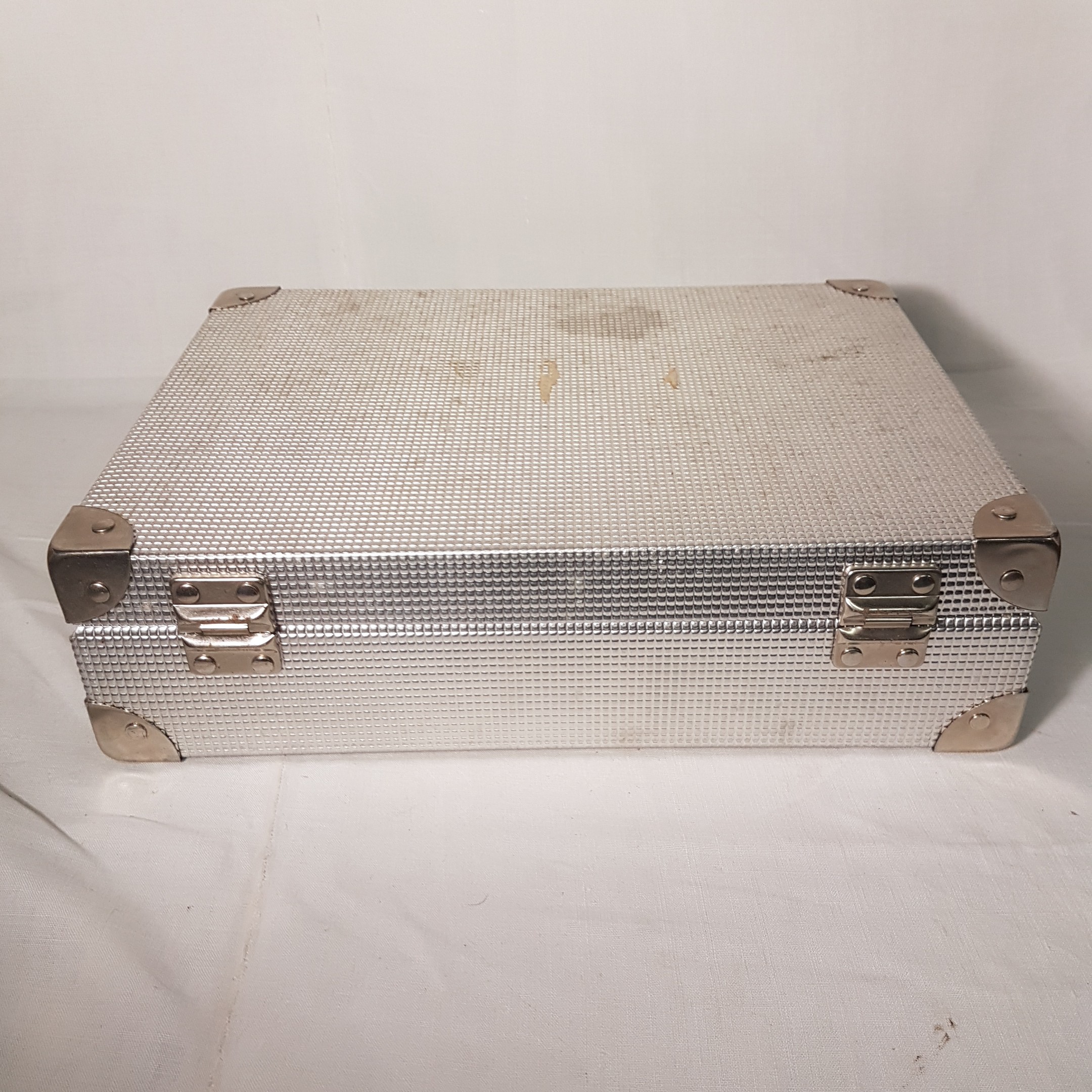 Mallette en métal 34 cm dessus à nettoyer Bon état - Vue 4 - 