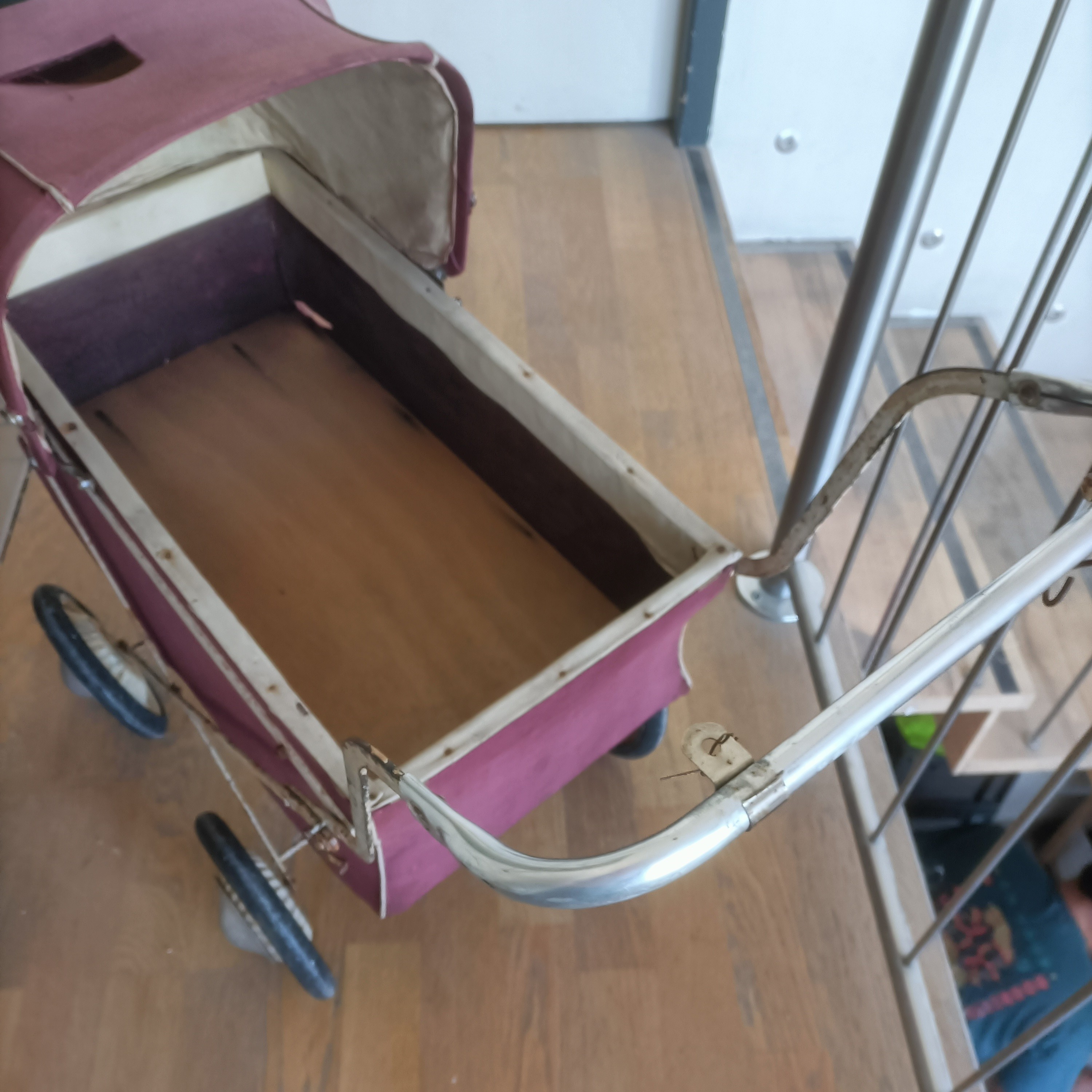 Landau pour poupée de 1950 État correct - Vue 23 - 