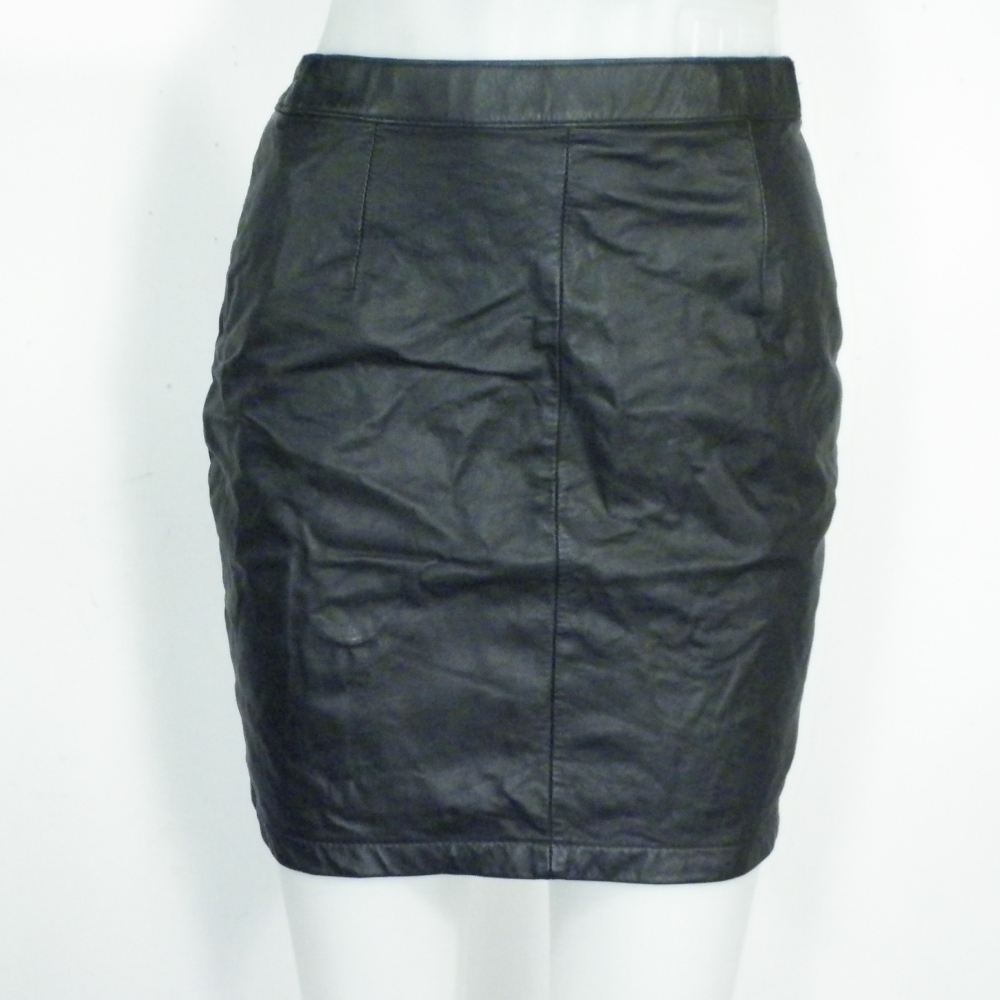 Jupe en Cuir Noire BROADWAY Taille Estimée 36. Bon état -  reconditionné disponible sur Label Emmaüs