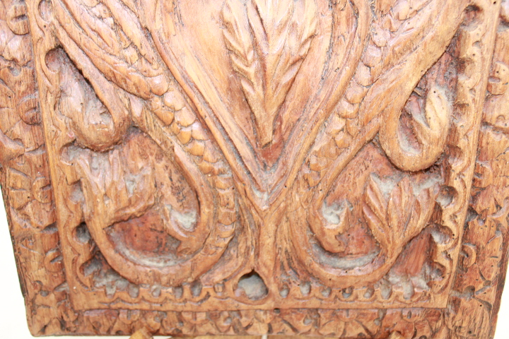 Ancienne planche de bois sculpté décorative - Photo 2