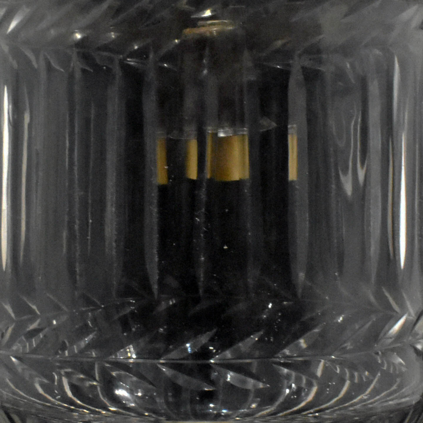 Voir photo 19 de Lanterne Suspendue Chehoma® - Esprit Colonial des Indes - Verre Taillé & Laiton doré Lanterne Suspendue Chehoma® - Esprit Colonial des Indes - Verre Taillé & Laiton doré Bon état - Vue 19 -