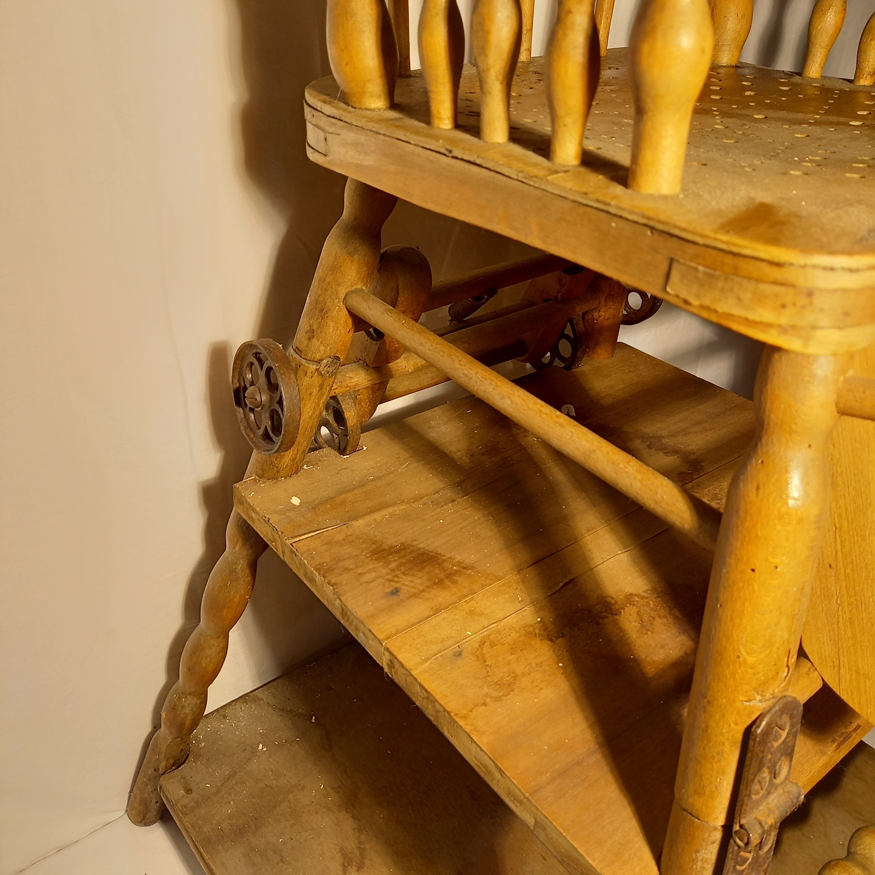 Chaise haute bébé transformable de 1900-1930 en bois - Bon état - Photo 3
