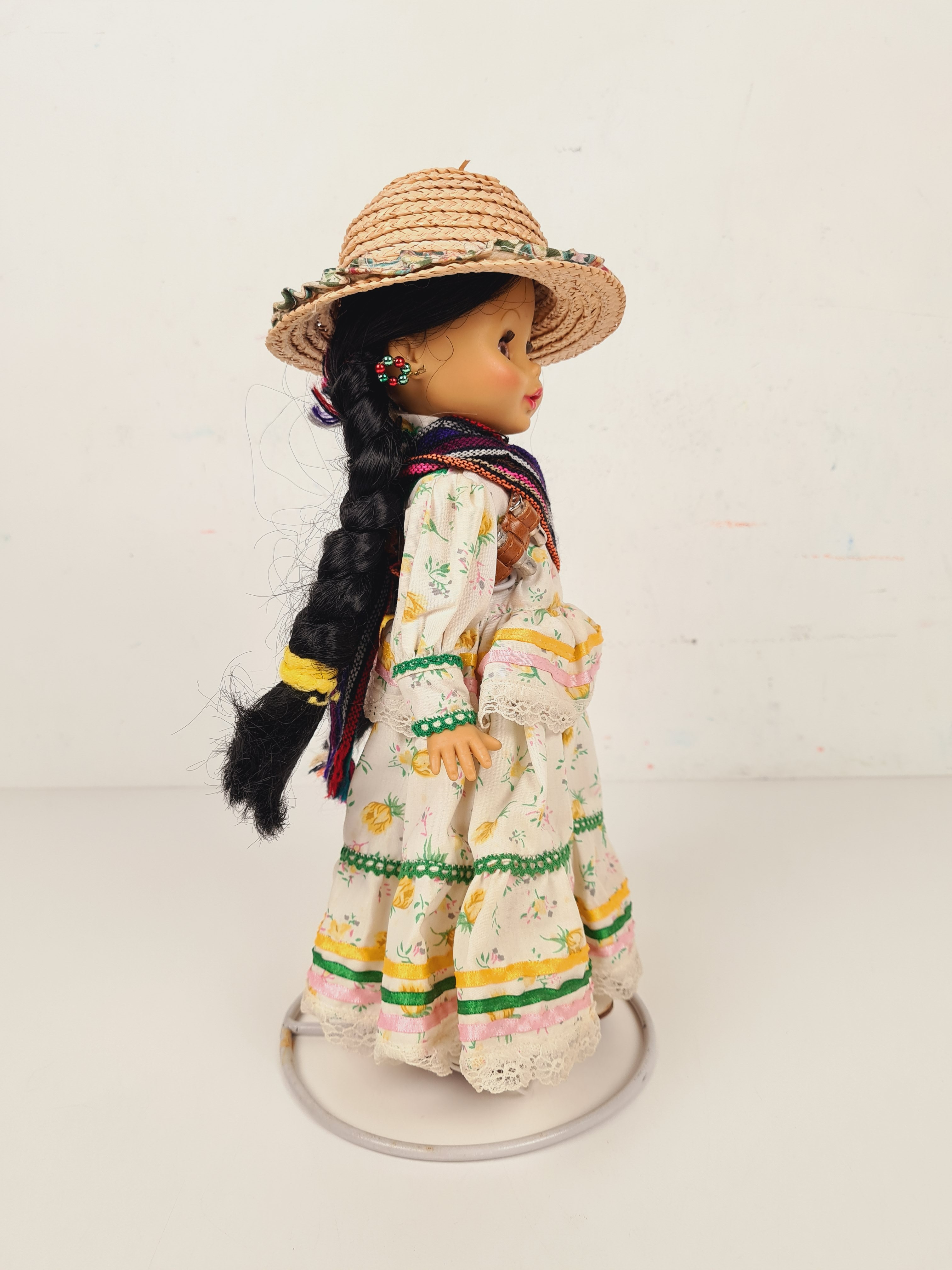 Poupée - Poupée de collection du Mexique en tenue traditionnelle avec bijoux - 32 cm Bon état - Vue 2 - 