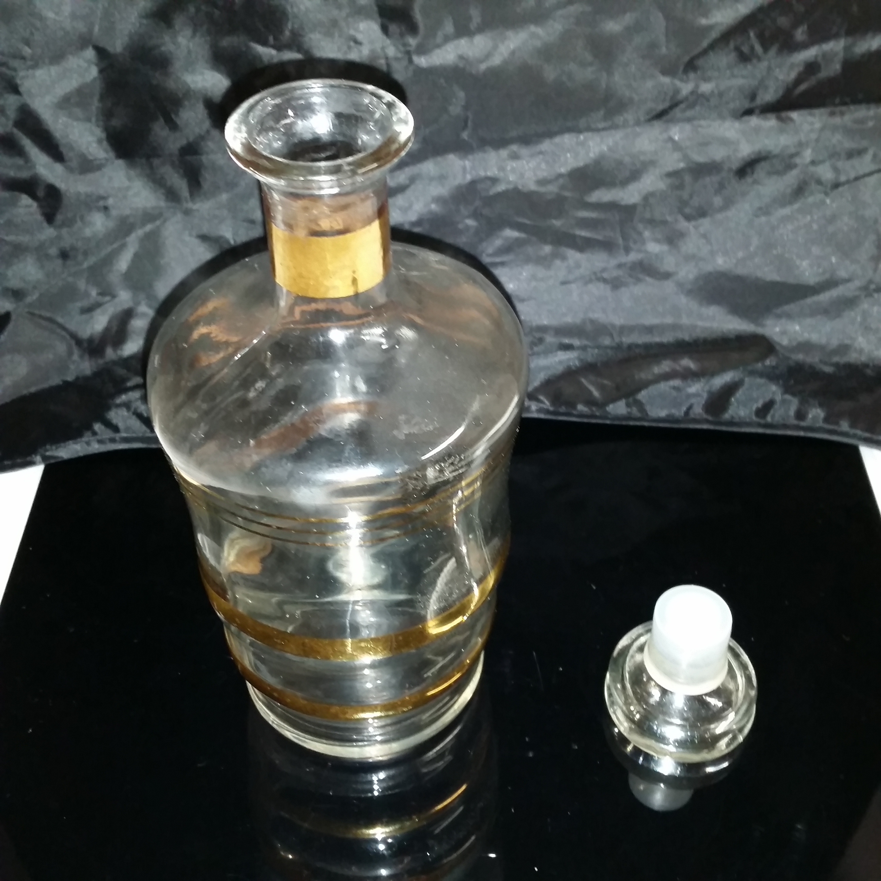 Voir photo 2 de Carafe à liqueur en verre Carafe à liqueur en verre Bon état - Vue 2 -