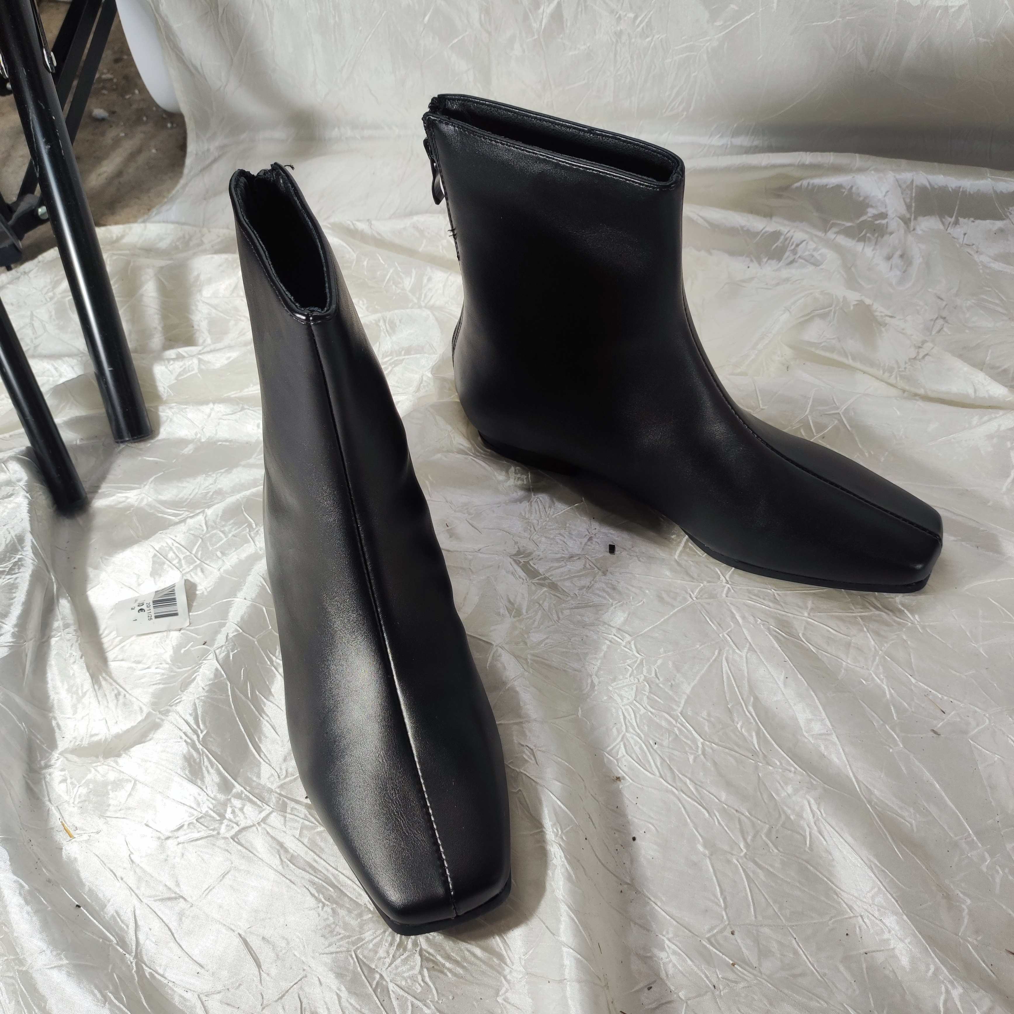 Voir photo 2 de CHAUSSURE FEMME BOTTINE CHAUSSURE FEMME BOTTINE Comme neuf - Vue 2 -