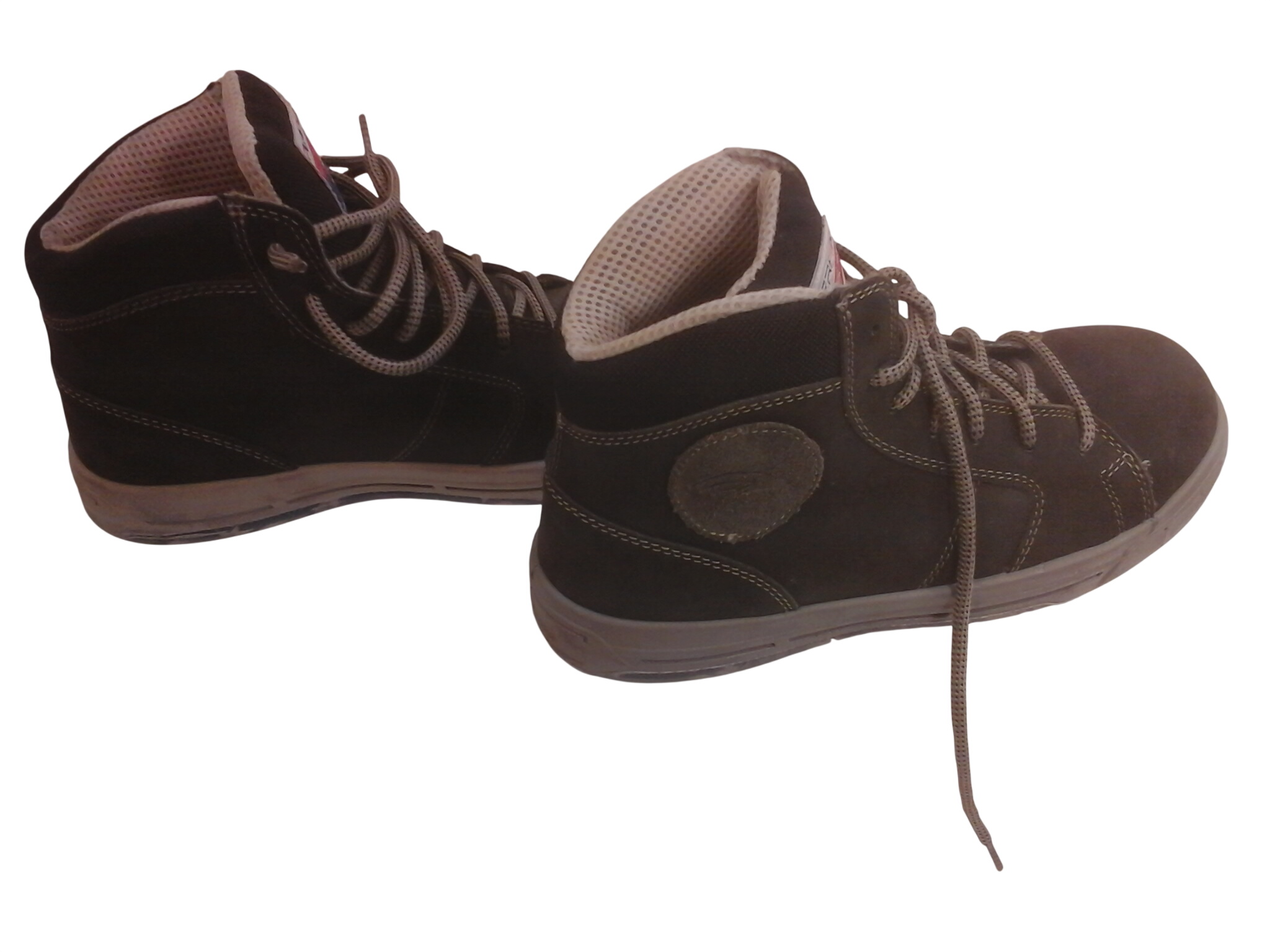 Chaussures BOSTON Chaussures de sécurité S3 SRC Cuir nubuck résistant à l'eau T Très bon état -  reconditionné disponible sur Label Emmaüs