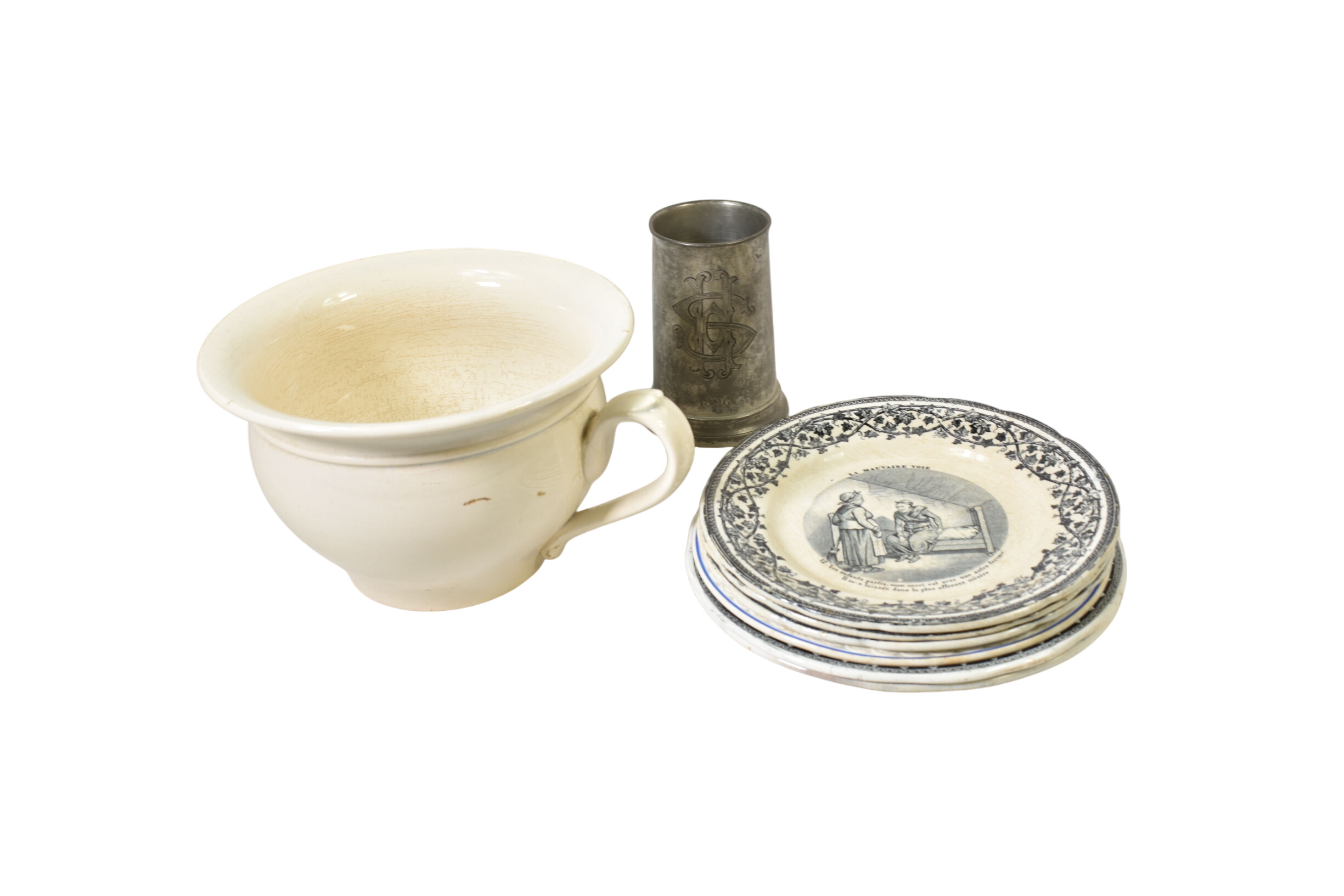 Acheter 6 anciennes assiettes à dessert, une mug en métal et un petit saladier État correct - 50,00 € 6 anciennes assiettes à dessert, une mug en métal et un petit saladier État correct - reconditionné disponible sur Label Emmaüs