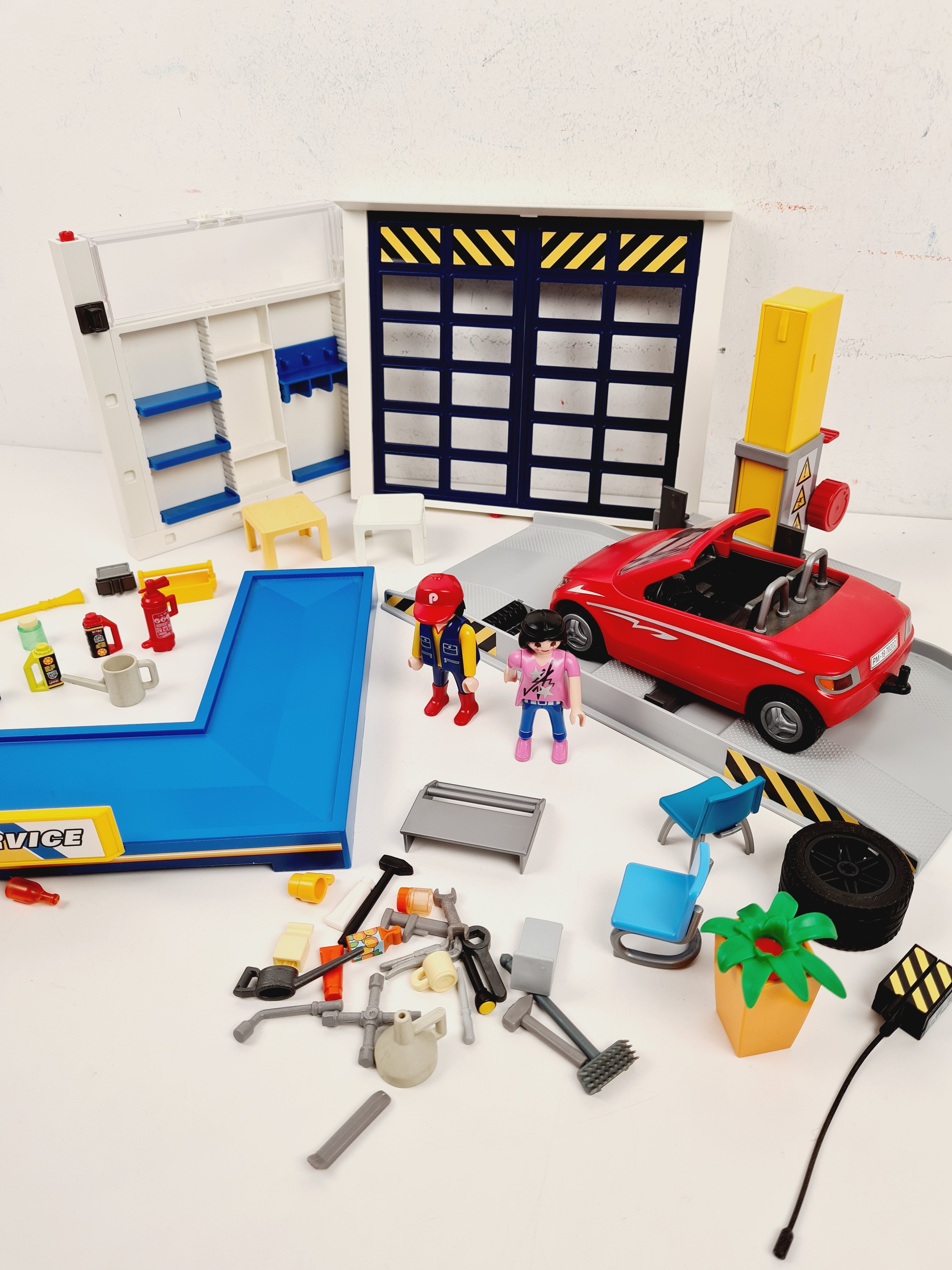 Voir photo 4 de Playmobil - 70202 - Garage automobile - Dès 4 ans Playmobil - 70202 - Garage automobile - Dès 4 ans Bon état - Vue 4 -