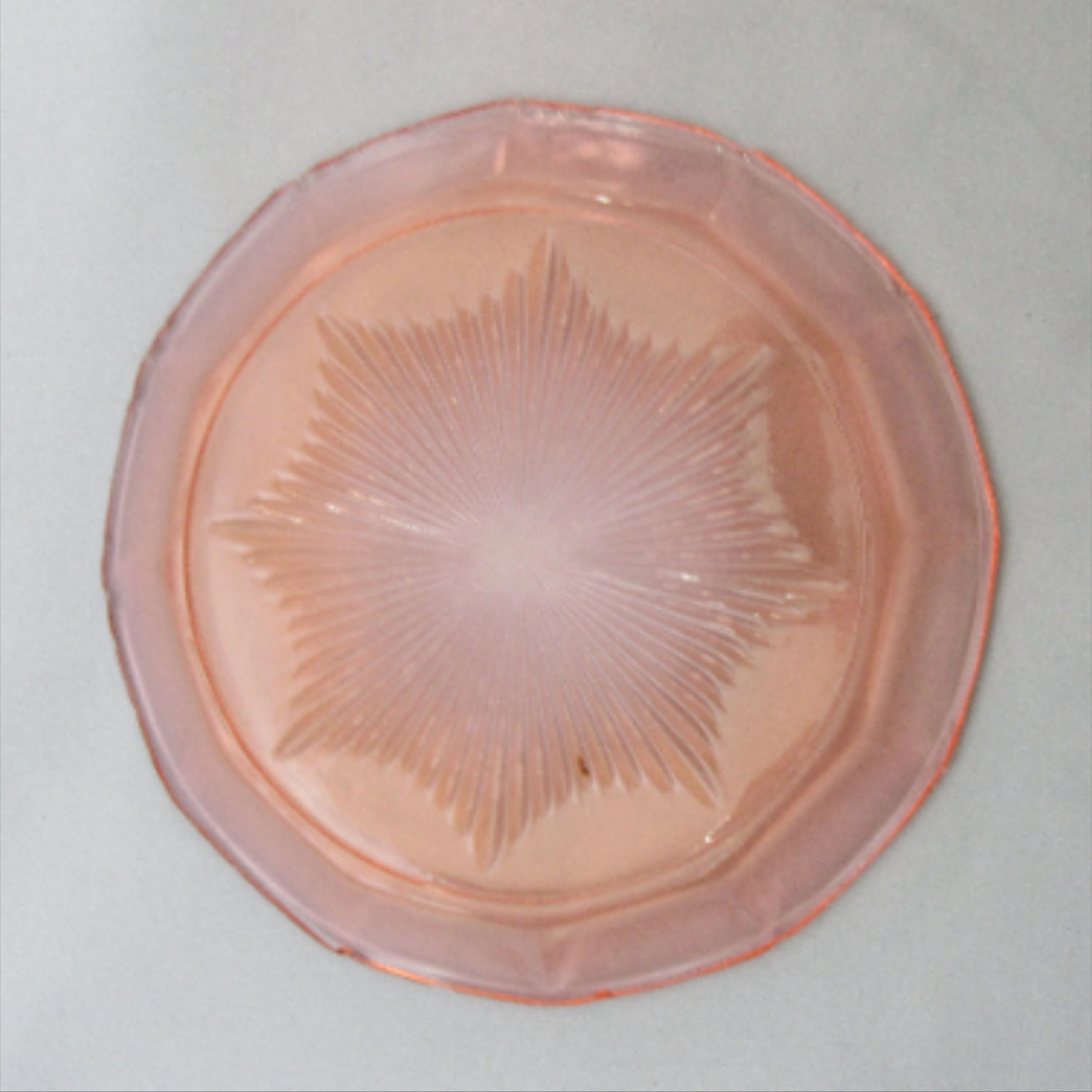 Plateau + cloche en verre moulé rose Art-déco État correct - Vue 5 - 