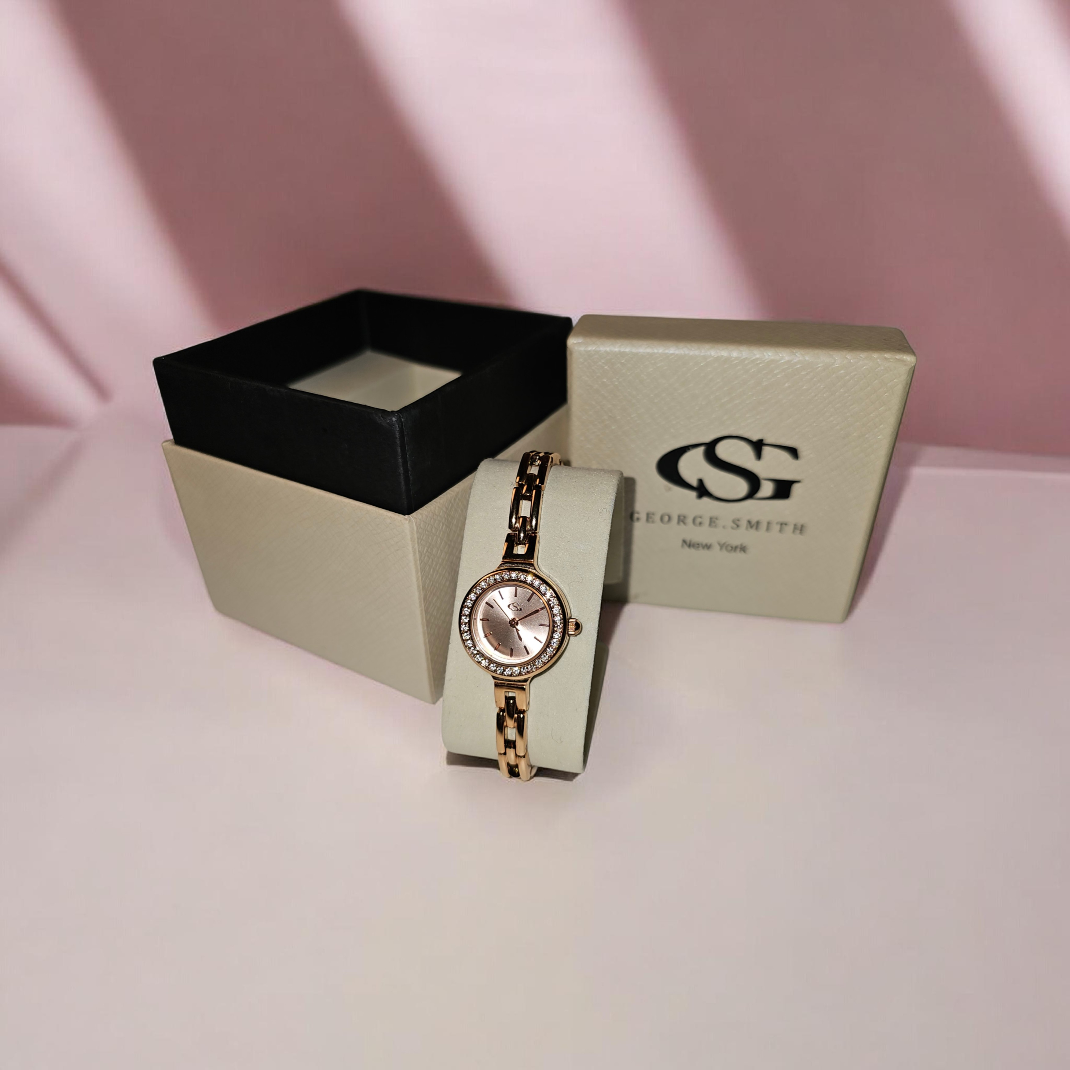 Acheter Montre-bracelet femme GEORGE SMITH.(New-York) Cristaux Australien. - 41,78 € Montre-bracelet femme GEORGE SMITH.(New-York) Cristaux Australien. - reconditionné disponible sur Label Emmaüs
