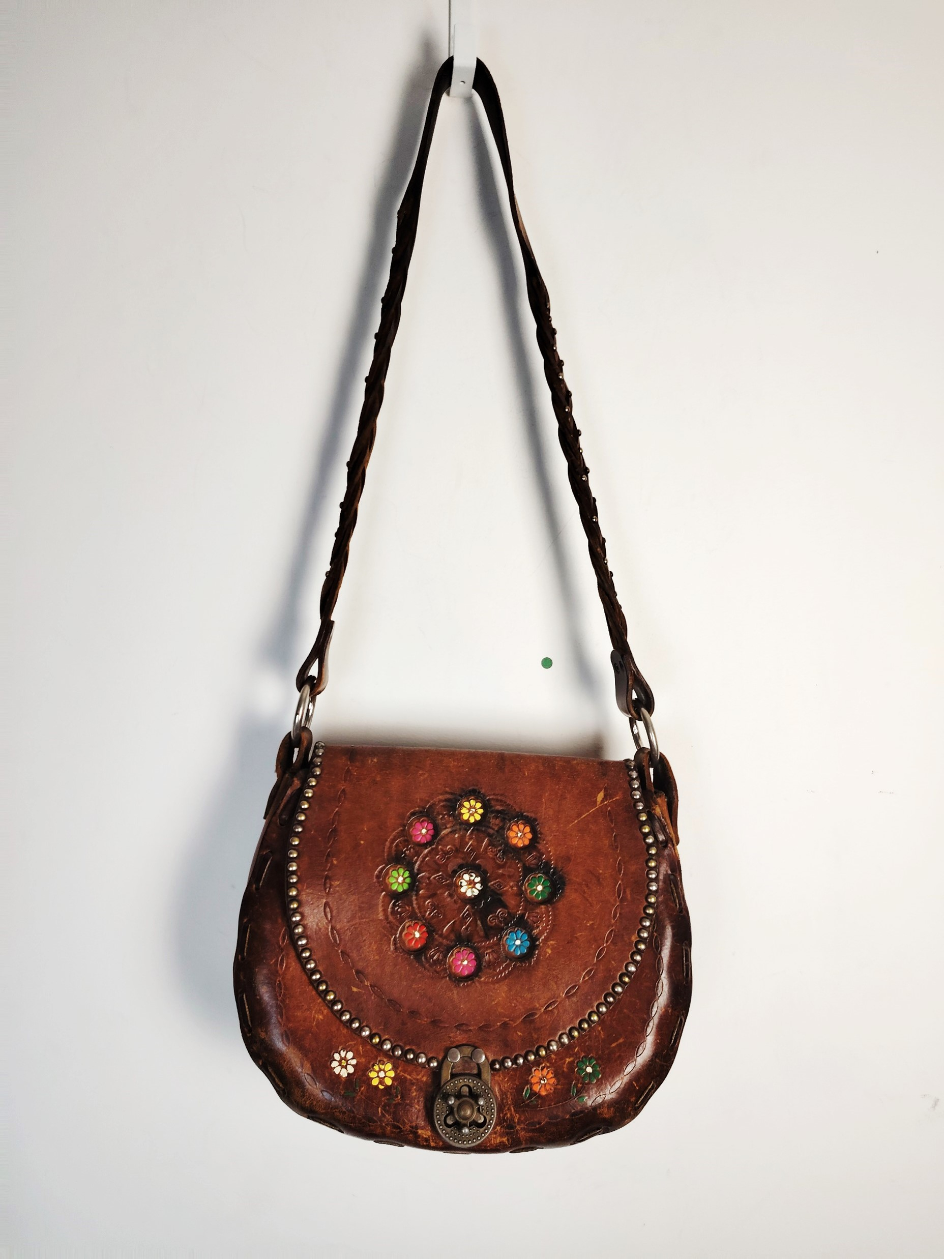 Sac bandoulière cuir rigide hippie chic années 70's - Photo 6