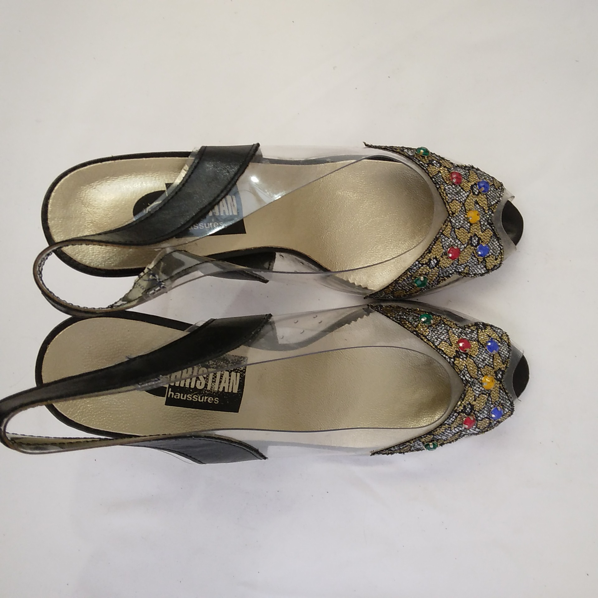 Voir photo 3 de Chaussures à talon mica blanc et motifs strass et dentelle, Christian chaussures - 37 1/2 Chaussures à talon mica blanc et motifs strass et dentelle, Christian chaussures - 37 1/2 Très bon état - Vue 3 -