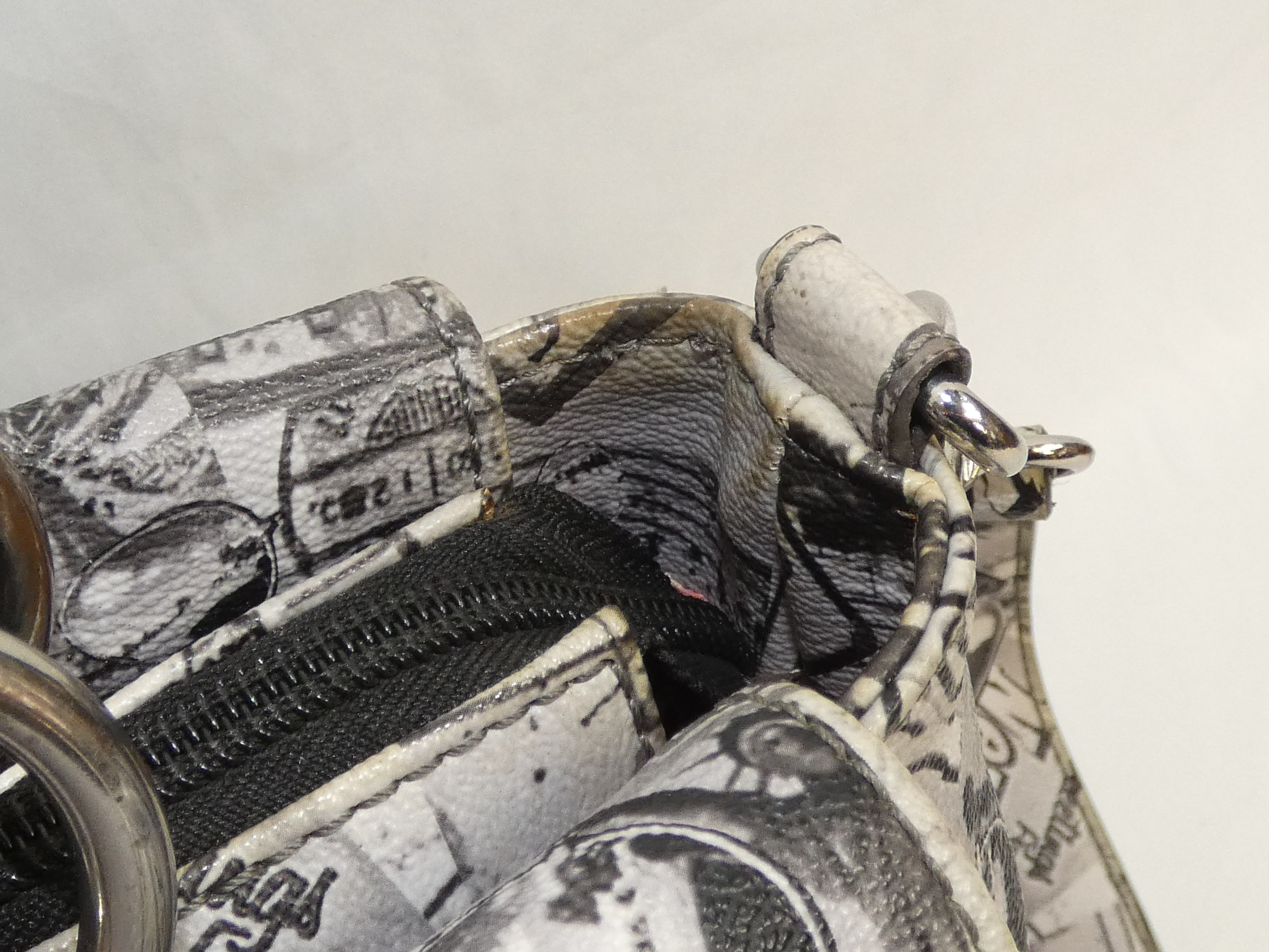 Sac à main à bandoulière en synthétique de marque KATHY VAN ZEELAND New York  - Vue 6 - 