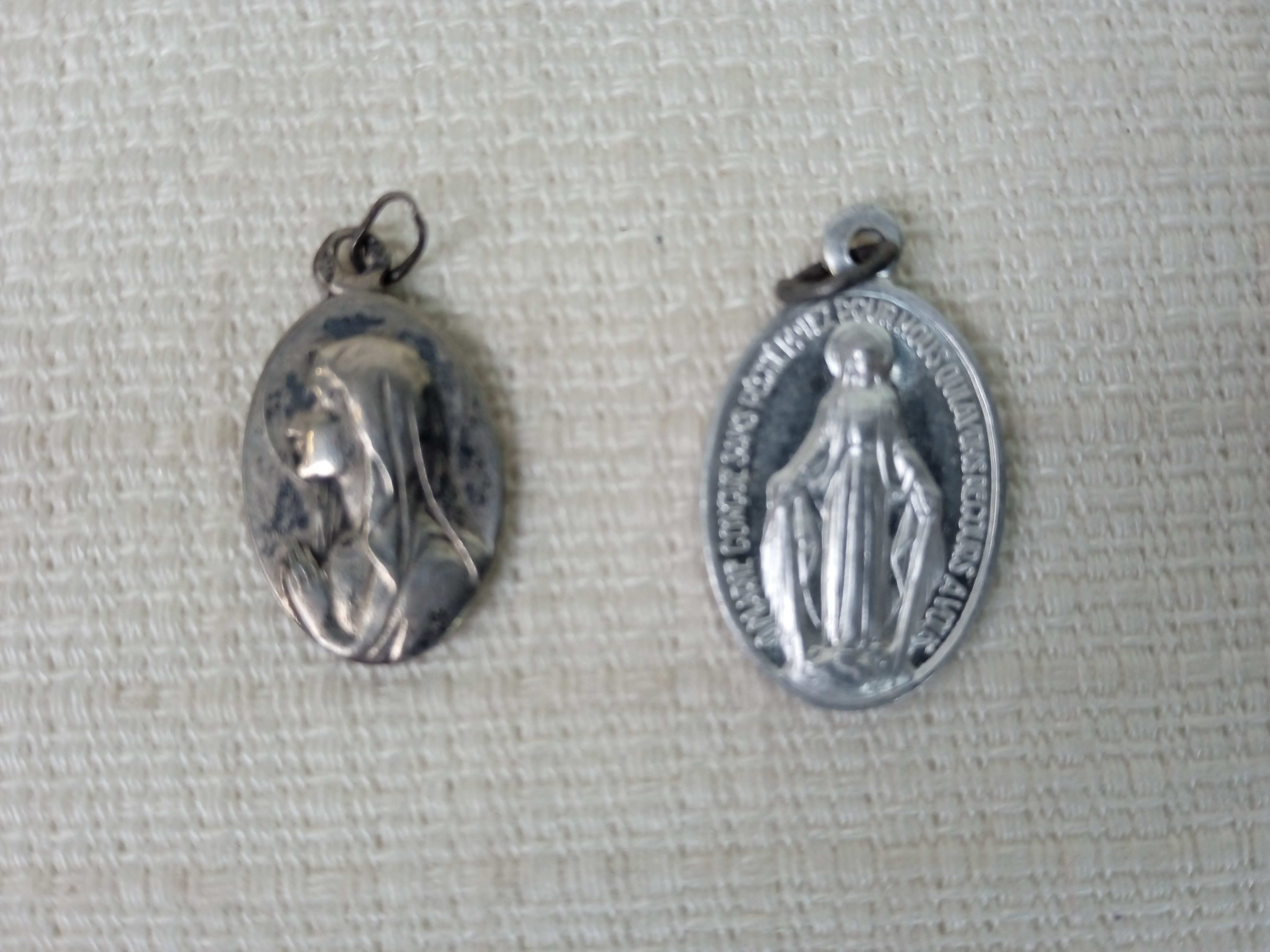 Lot de 12 médaillons religieux dont 2 croix - Photo 14