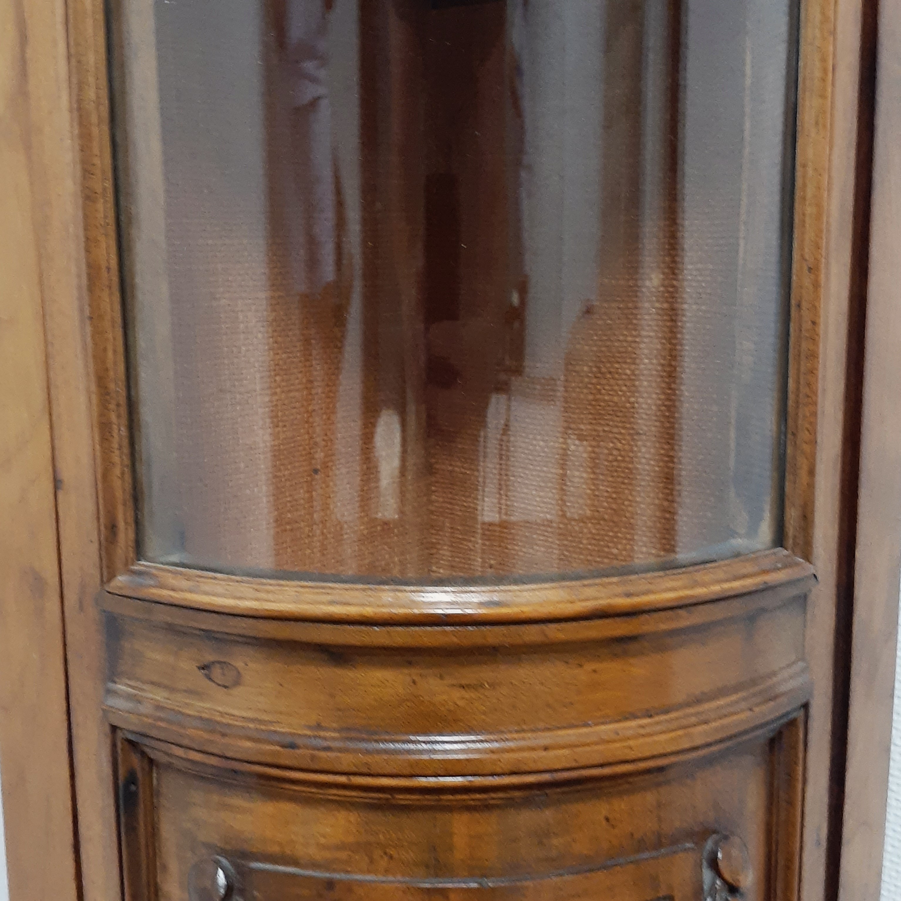 Vitrine d'angle en bois et verre biseauté avec clé - Photo 6