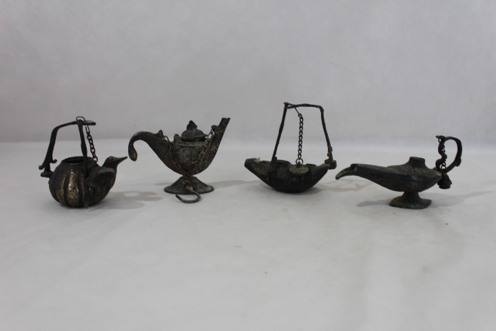 Lot de 4 anciennes petites lampes à huile Aladin rave ou veilleuse en bronze Très bon état -  reconditionné disponible sur Label Emmaüs