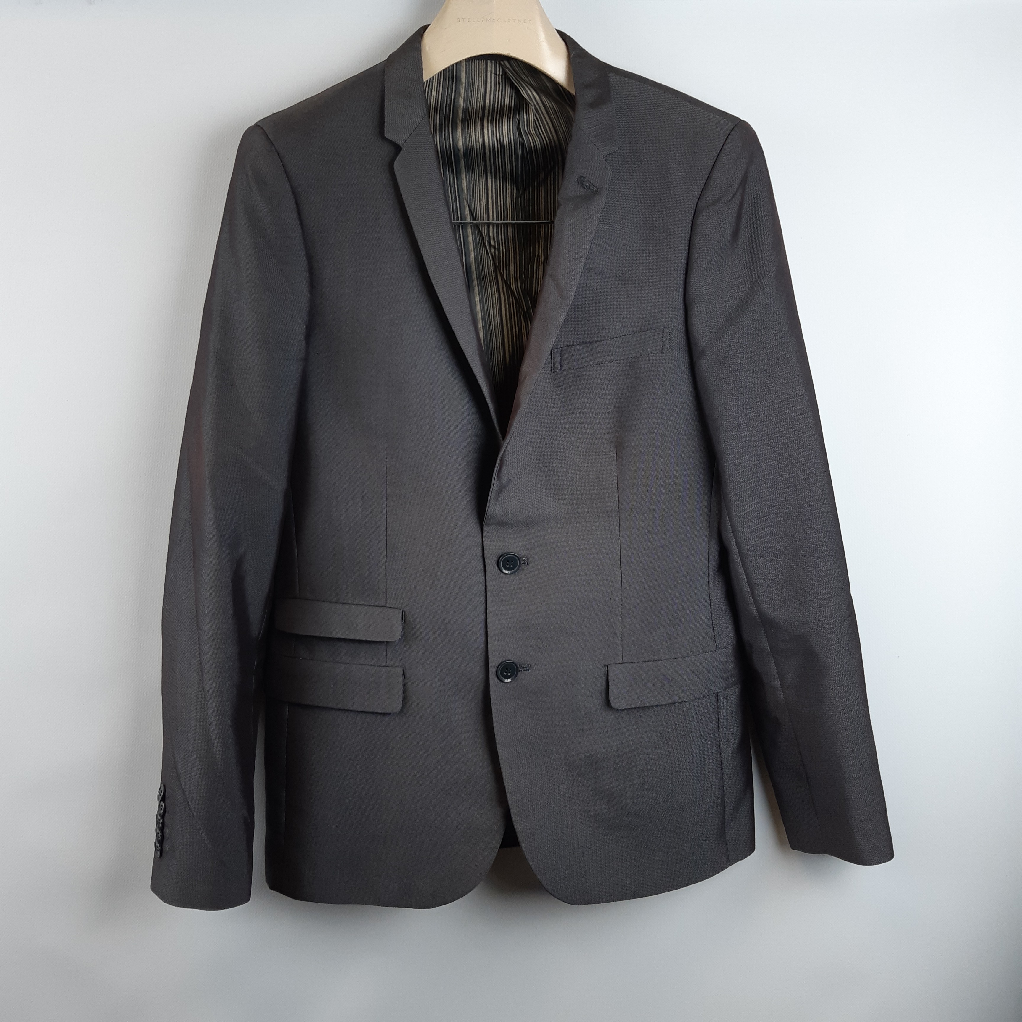 Izac - Veste gris classe - Taille 42 Poitrine= 45 Longueur= 72 Manches= 65 Très bon état - Vue 2 - 