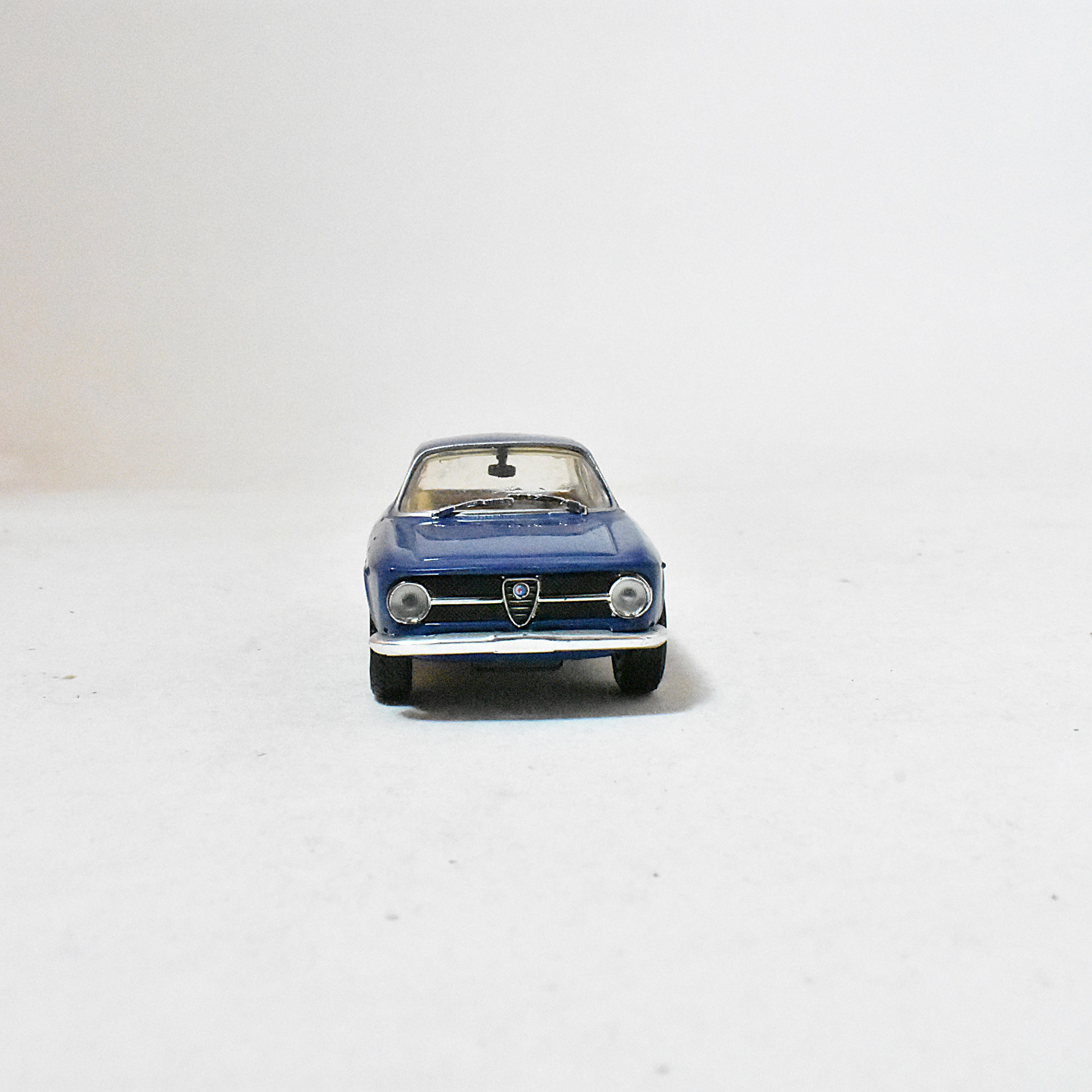 SOLIDO--1/43-ALFA-ROMEO-1300-JUNIOR-COUPE-1969 Très bon état - Vue 4 - 