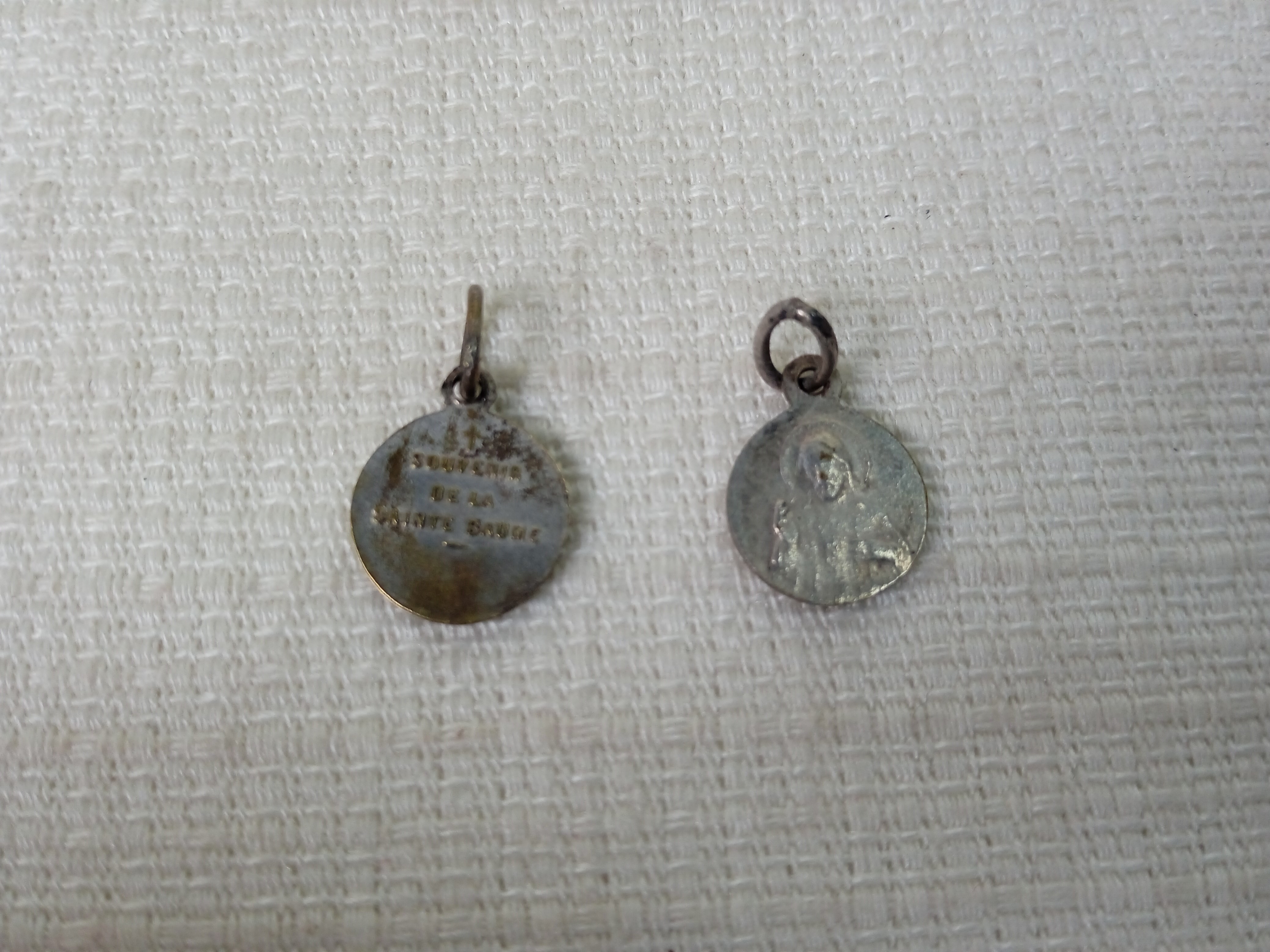 Lot de 12 médaillons religieux dont 2 croix - Photo 17