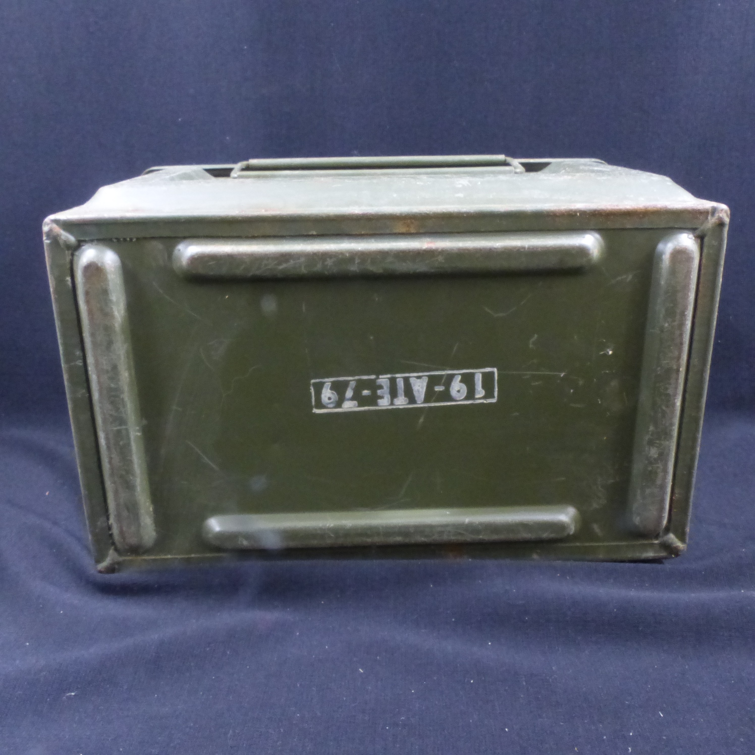 Caisse à munition en métal kaki - Armée Française - Photo 4