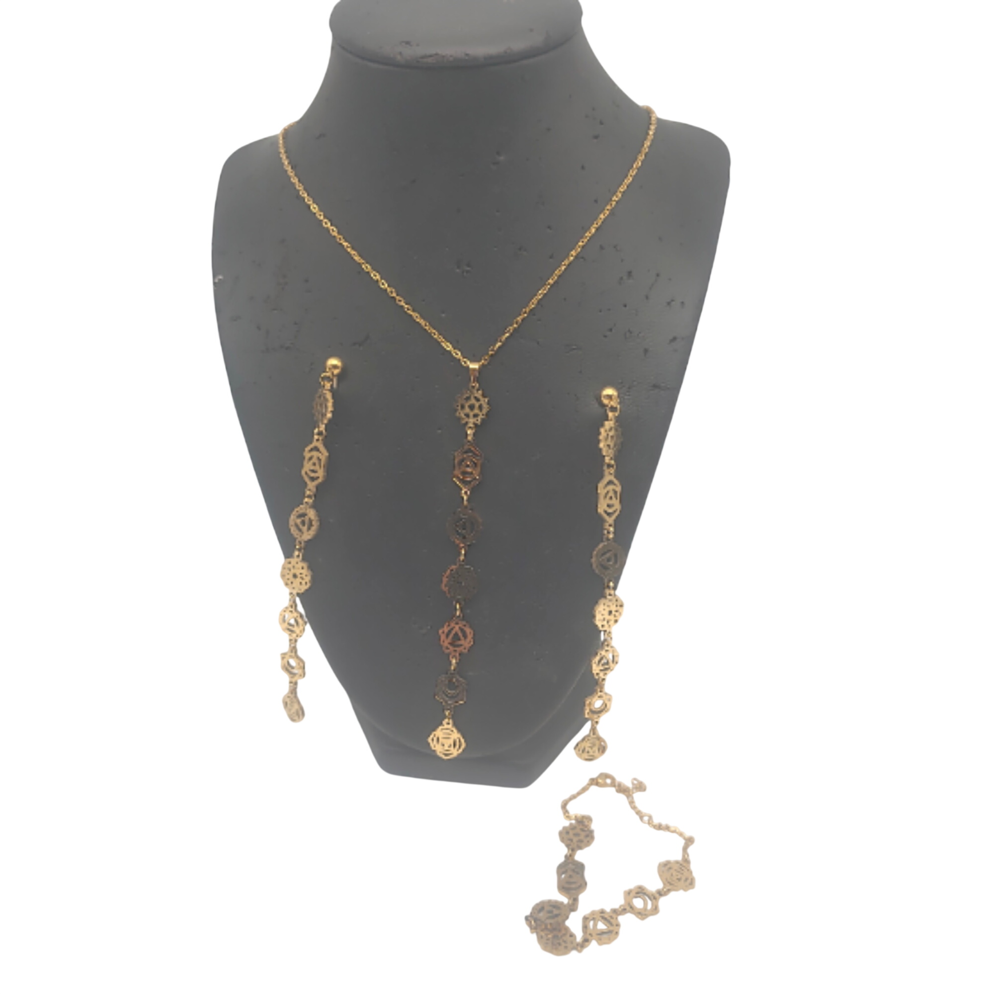 Acheter Parure 4 pièces 7 Chakra Très bon état - 35,00 € Parure 4 pièces 7 Chakra Très bon état - reconditionné disponible sur Label Emmaüs
