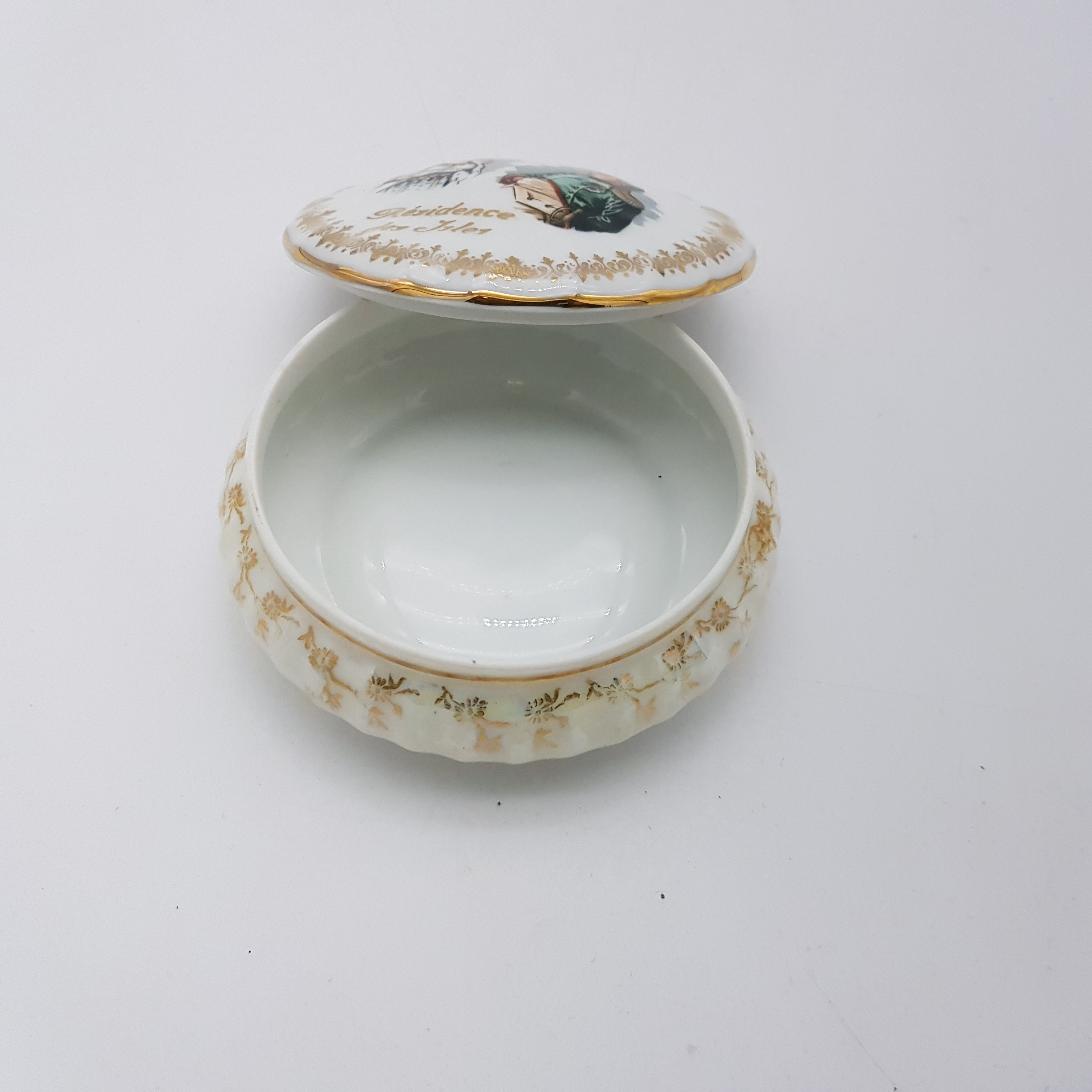 Bonbonnière ou boite à bijoux ornée de Napoléon Bonaparte et Joséphine de Beauharnais - en porcelaine de Limoges Bon état - Vue 4 - 