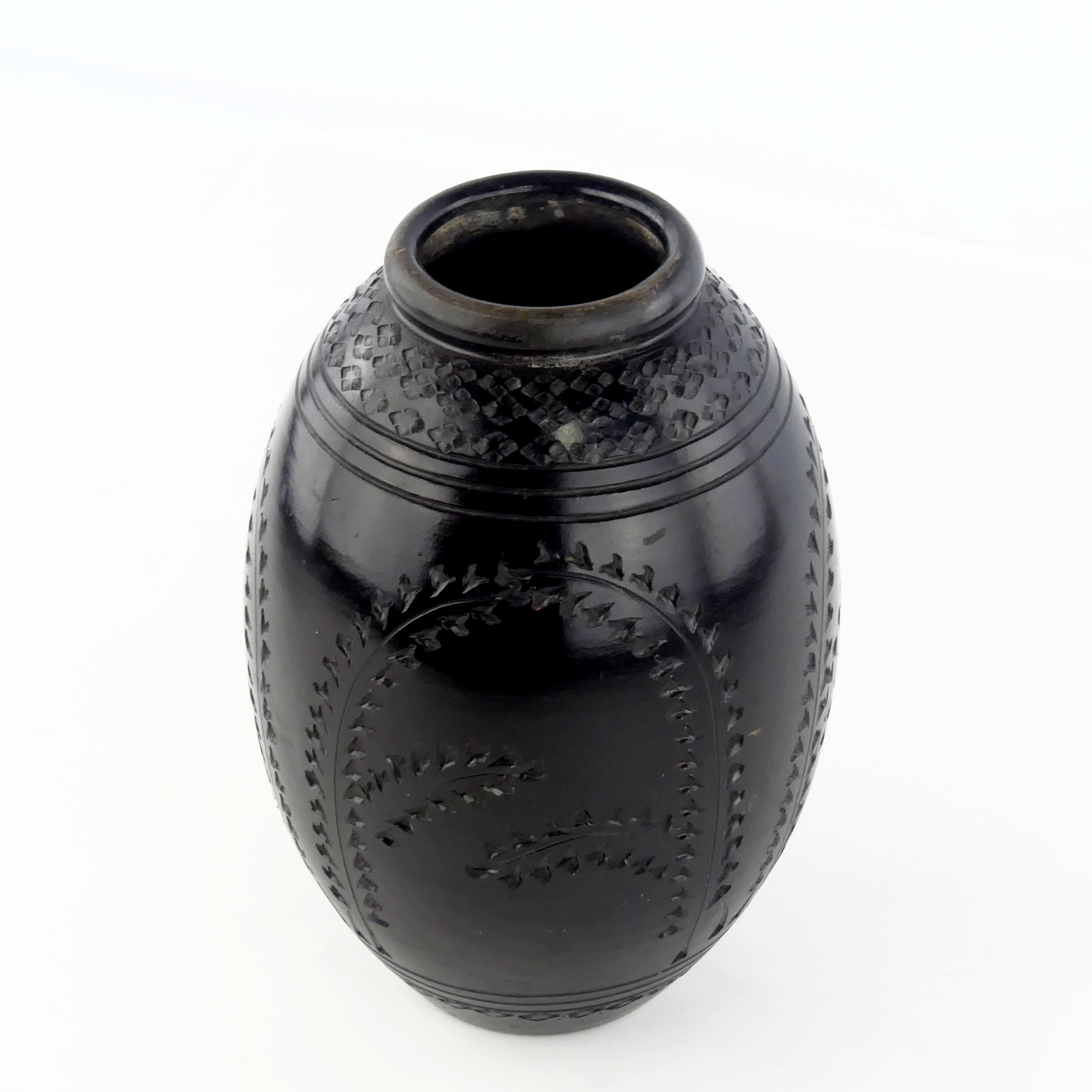 Vase ovoïde en céramique noire Bon état - Vue 5 - 