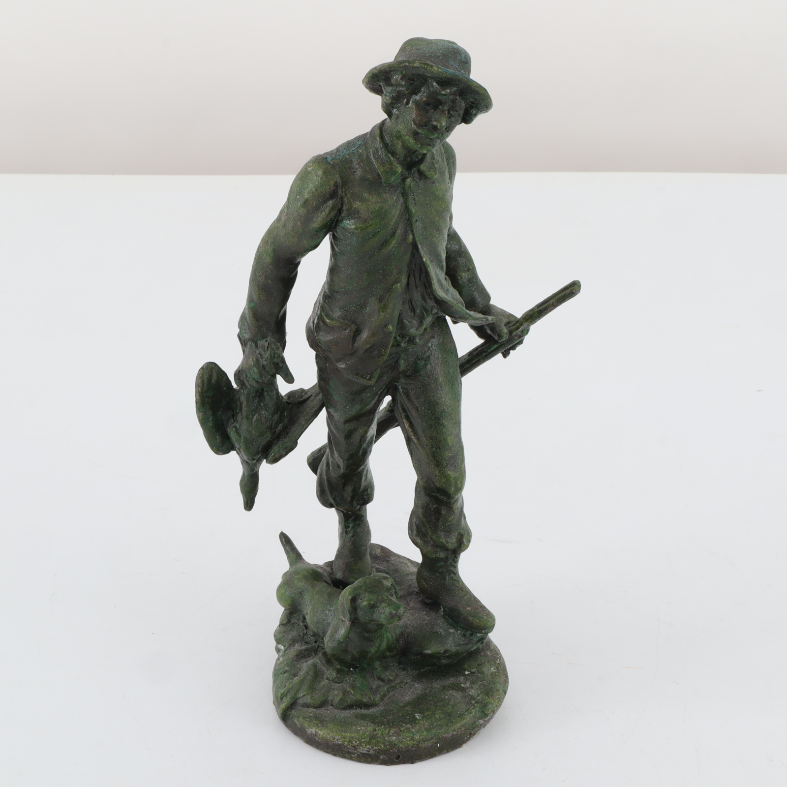 Statuette d'un chasseur avec son chien - Photo 3