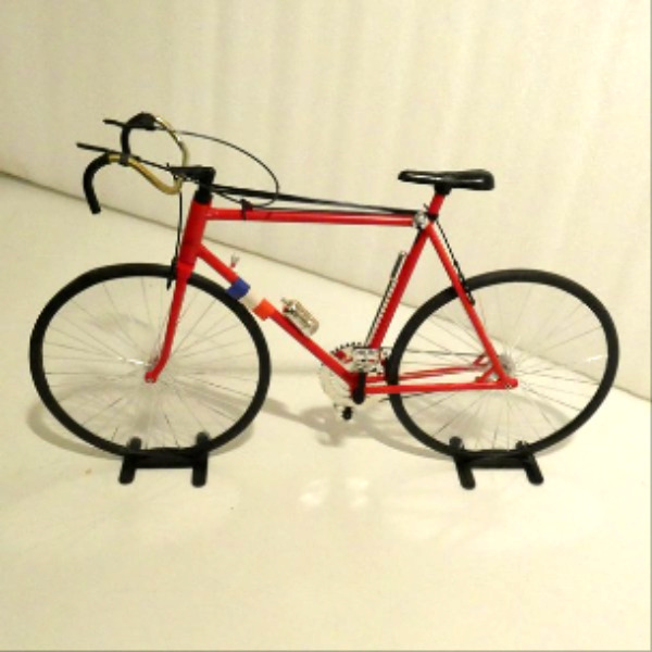 2 Mini-vélos rouge et orange Boule Or et casquette Tour de France  - Vue 6 - 