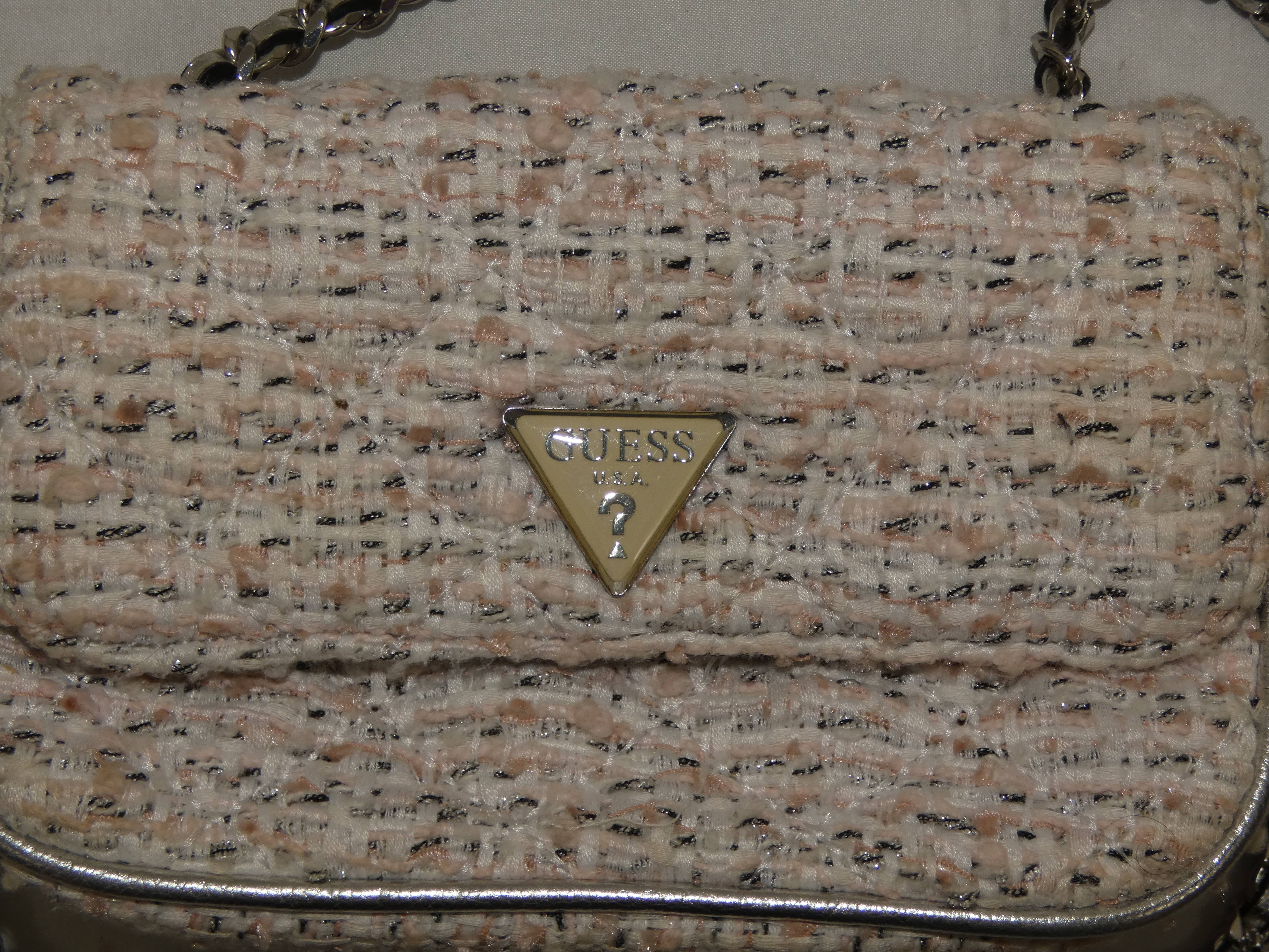 Sac à main porté épaule en tissu GUESS - Photo 4