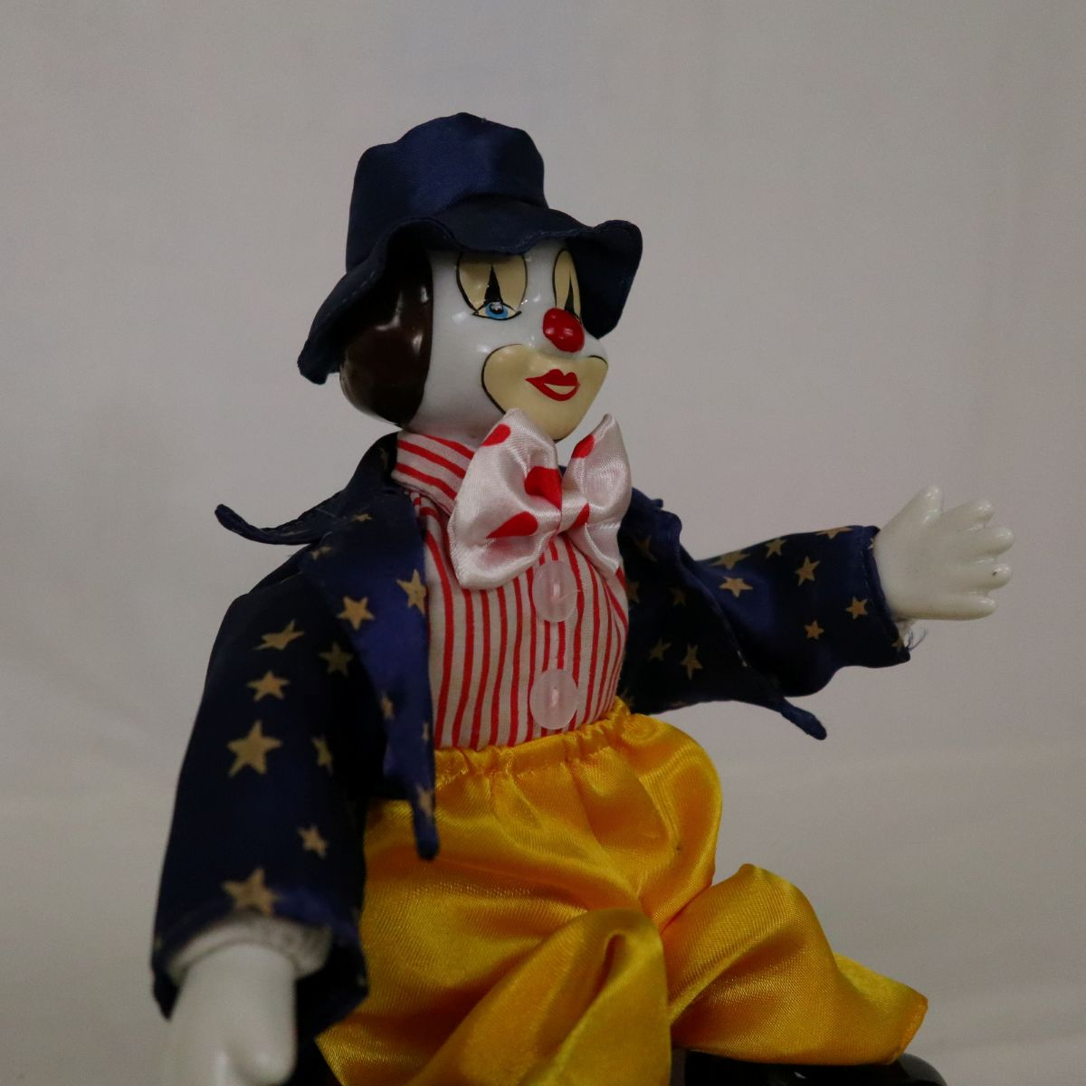 Clown automate sur socle - Boite à musique - Poupée porcelaine Comme neuf - Vue 4 - 