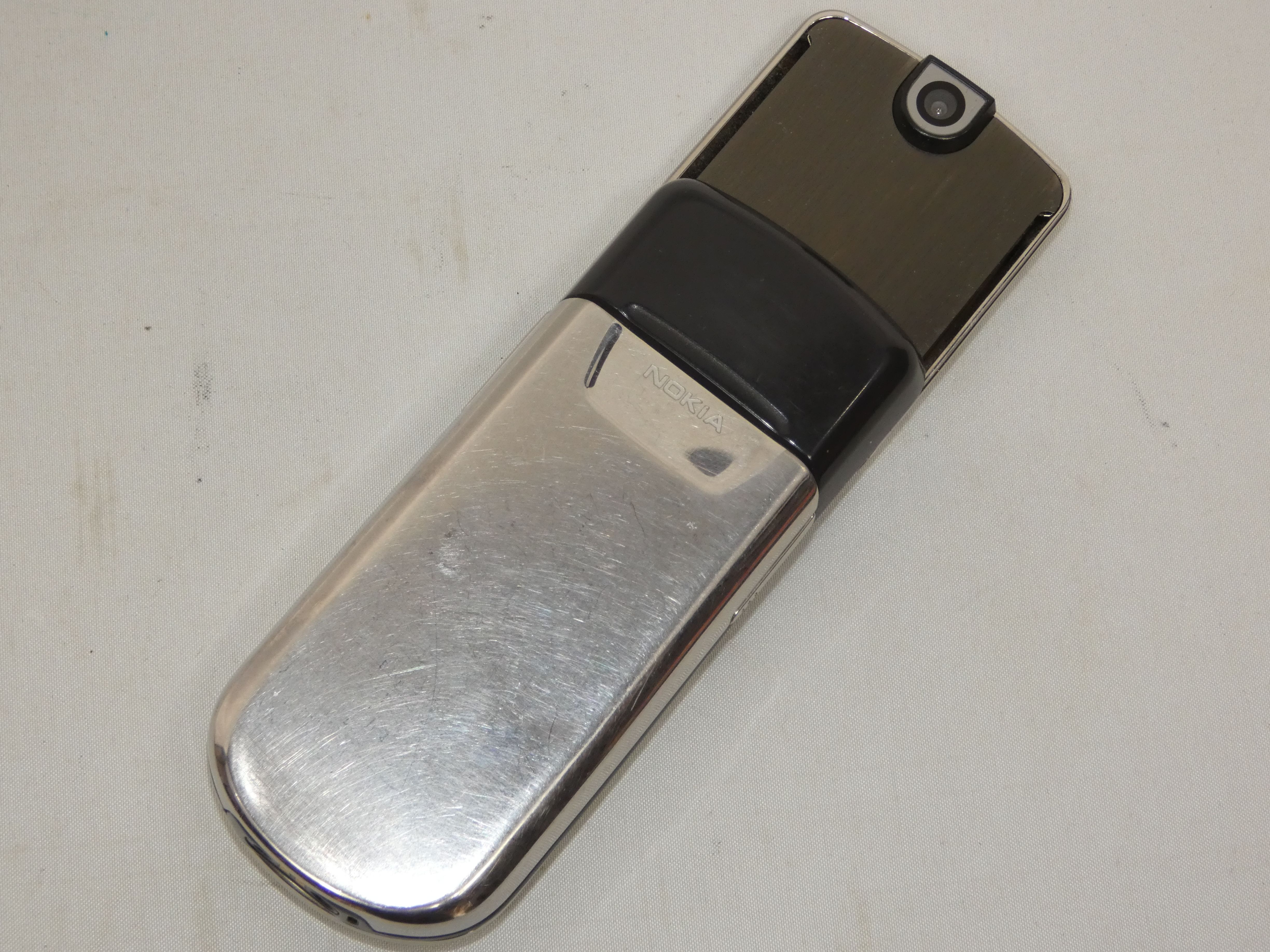 Téléphone portable NOKIA 8800 (pour pièces) Bon état - Vue 6 - 