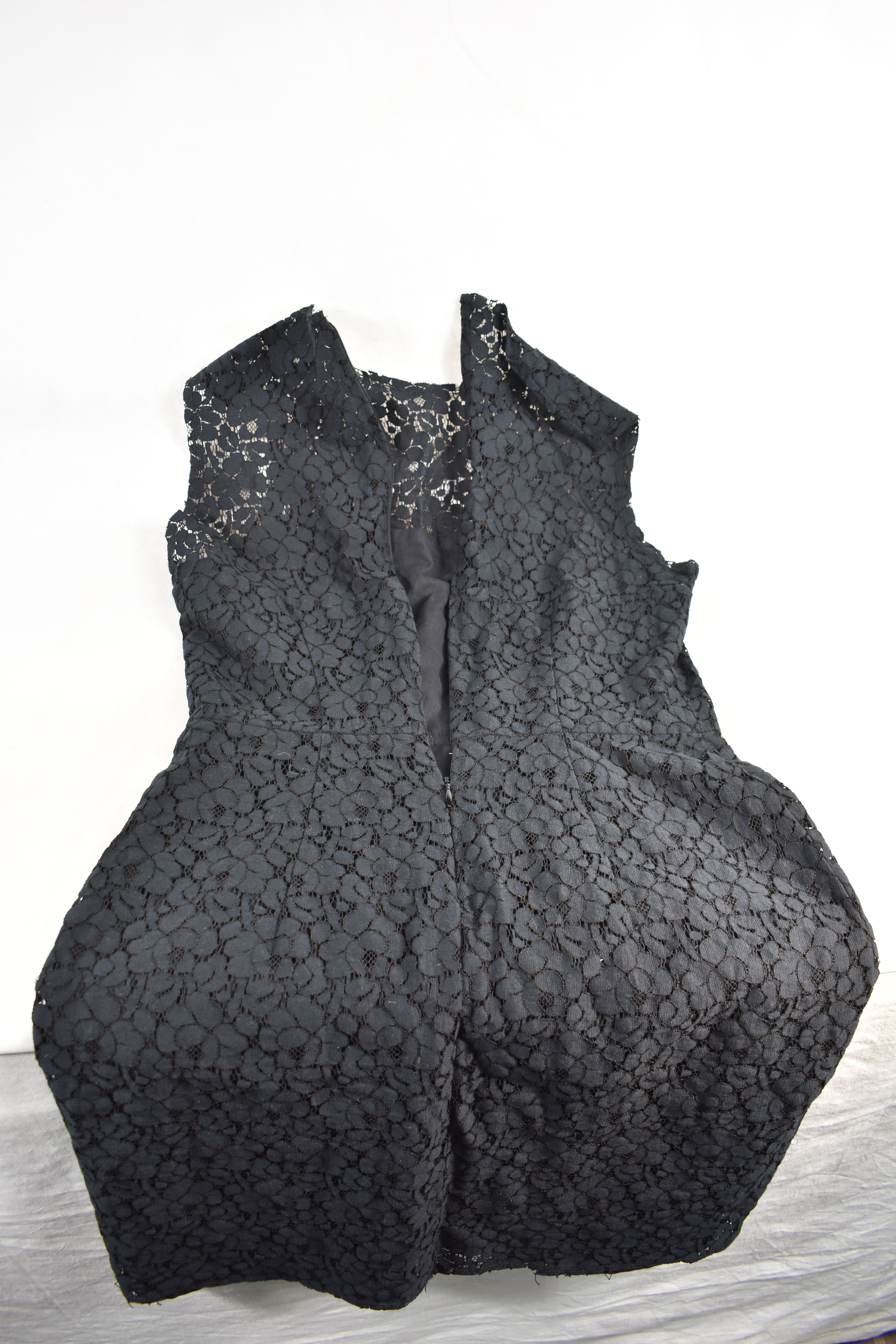 Voir photo 4 de Robe chemisier signée Tara Jarmon, taille 42 (lavable machine ) en acétate et modal. Robe chemisier signée Tara Jarmon, taille 42 (lavable machine ) en acétate et modal. Bon état - Vue 4 -