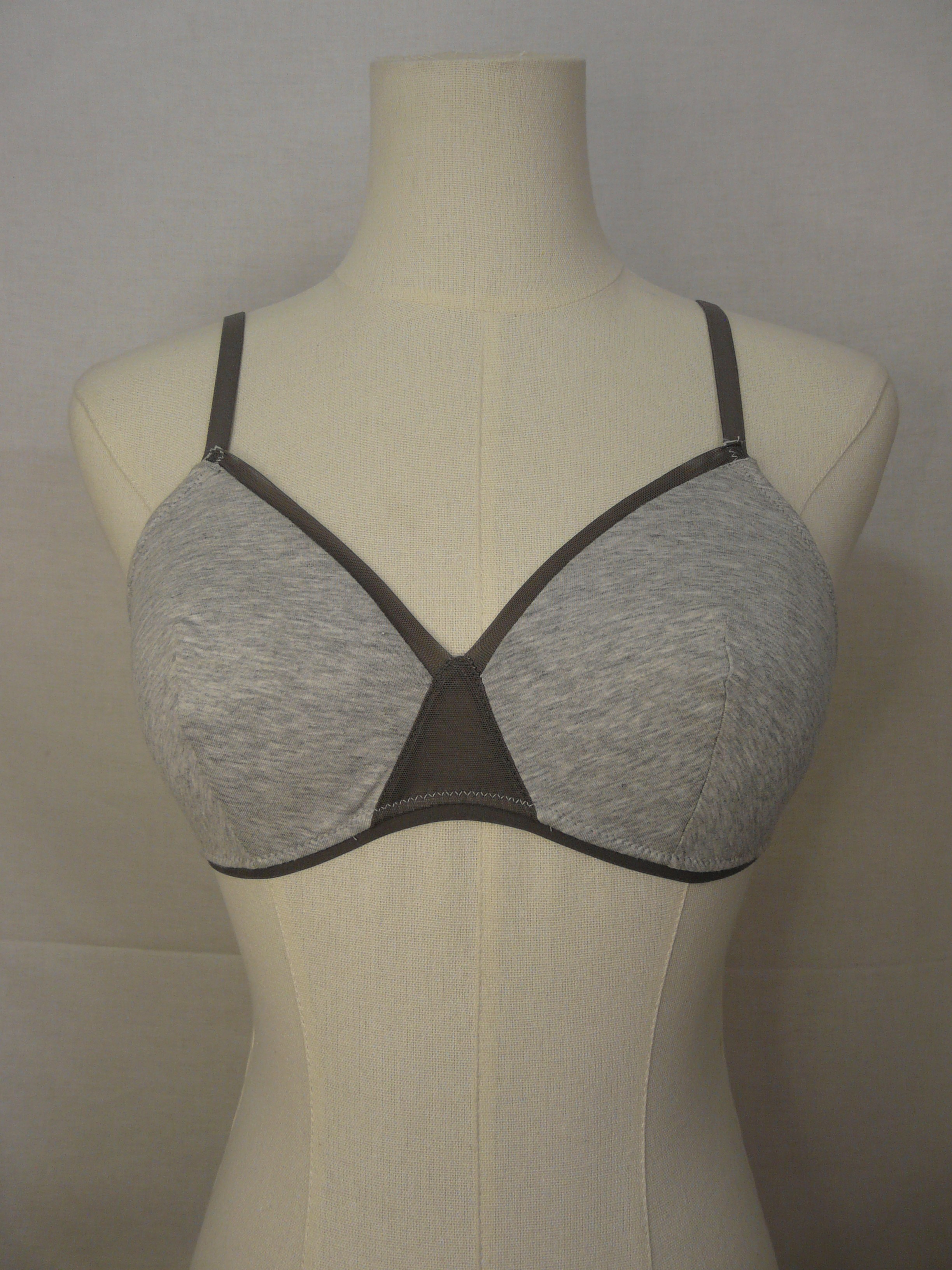 Voir photo 8 de L54 - Lot de soutien-gorge - Jardin Secret - Taille 90B L54 - Lot de soutien-gorge - Jardin Secret - Taille 90B Comme neuf - Vue 8 -